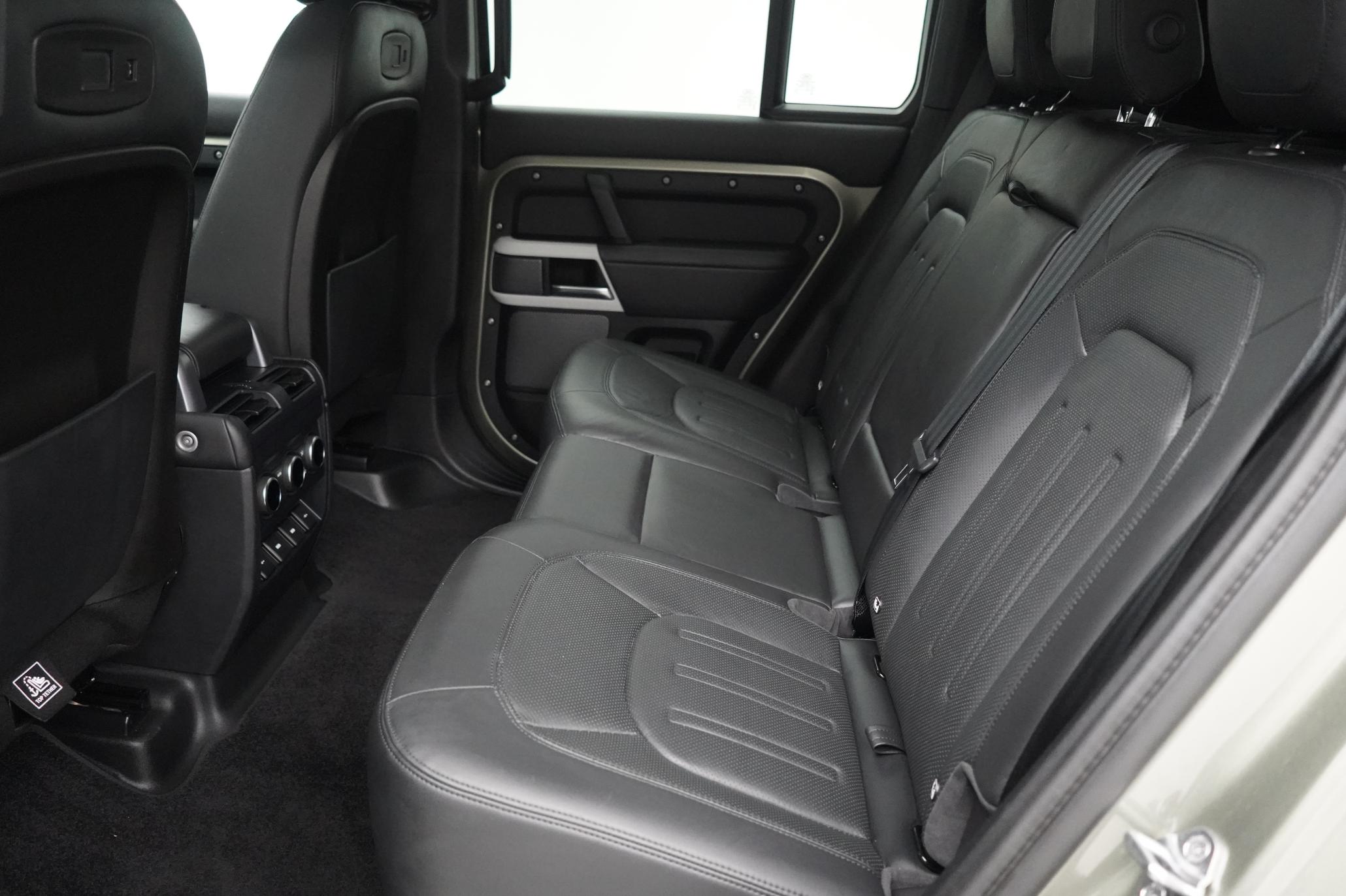 Land Rover Defender 110 2.0 SD4 SE SUV 5dr Diesel Auto 4WD Euro 6 (s/s) (240 ps)