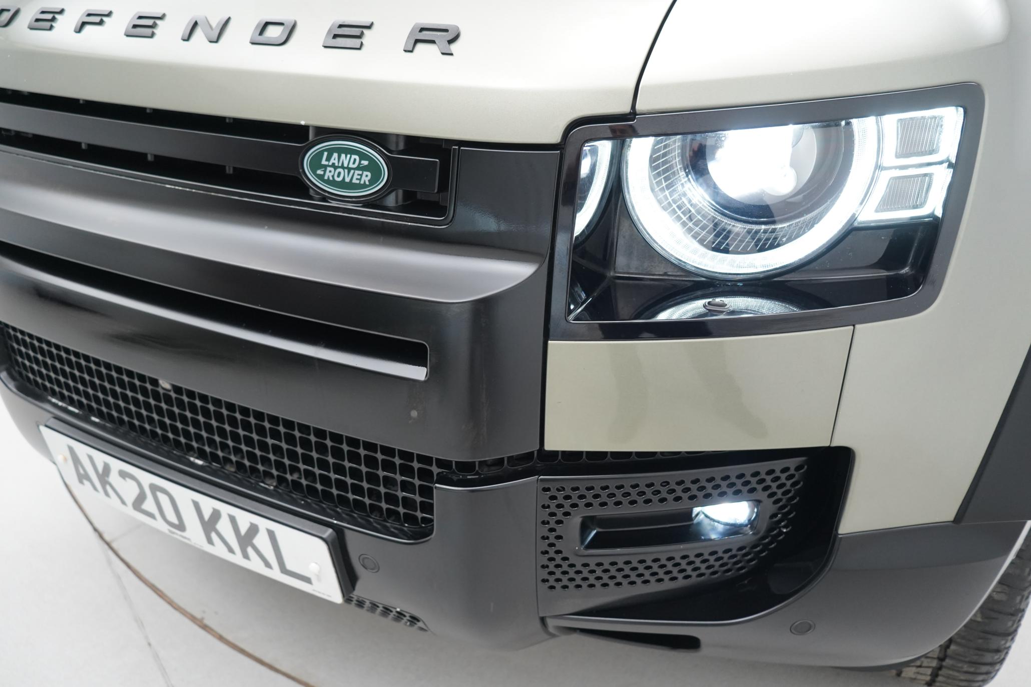 Land Rover Defender 110 2.0 SD4 SE SUV 5dr Diesel Auto 4WD Euro 6 (s/s) (240 ps)
