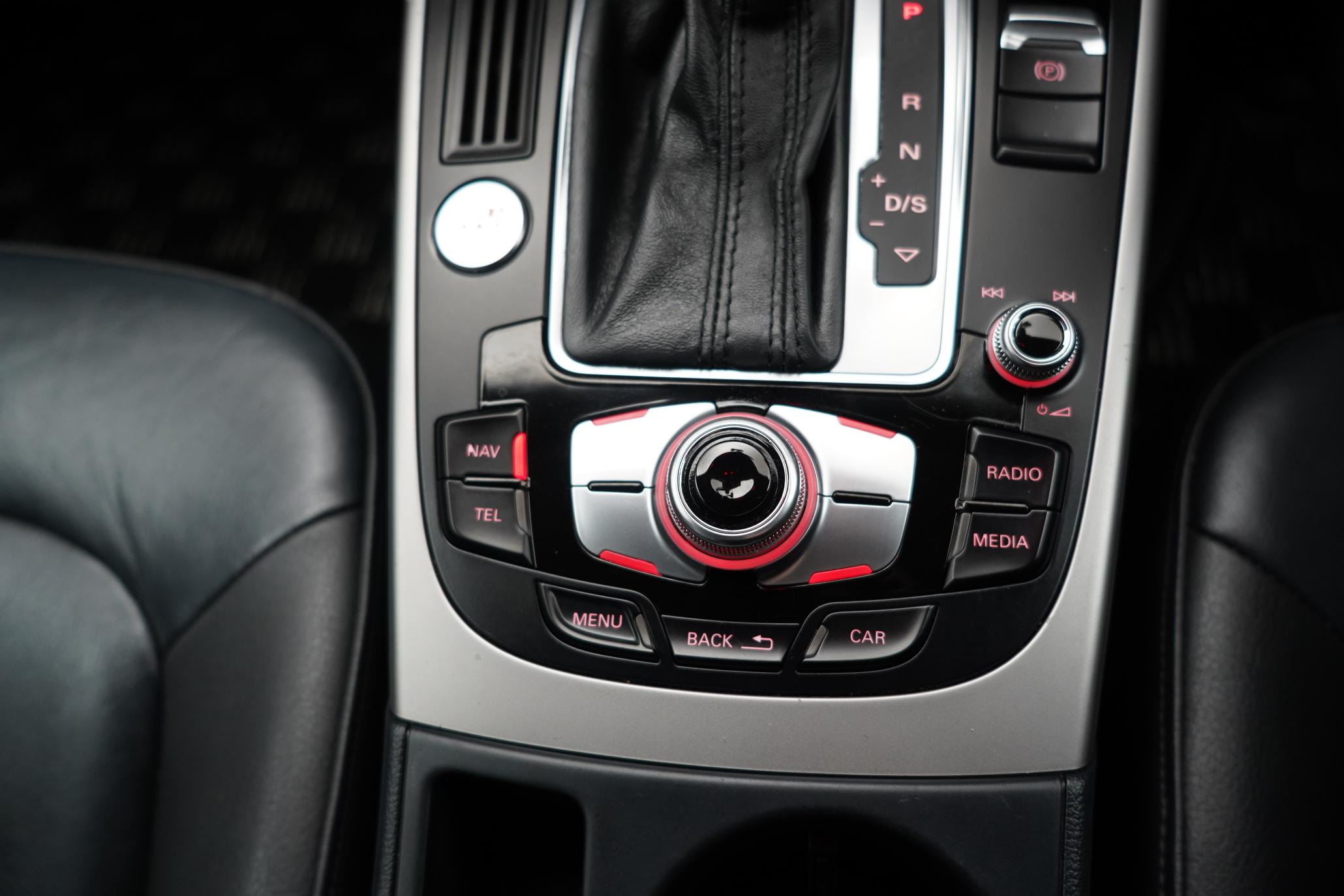 Audi A4 Avant 2.0 TFSI S line Estate 5dr Petrol Multitronic Euro 5 (s/s) (211 ps)