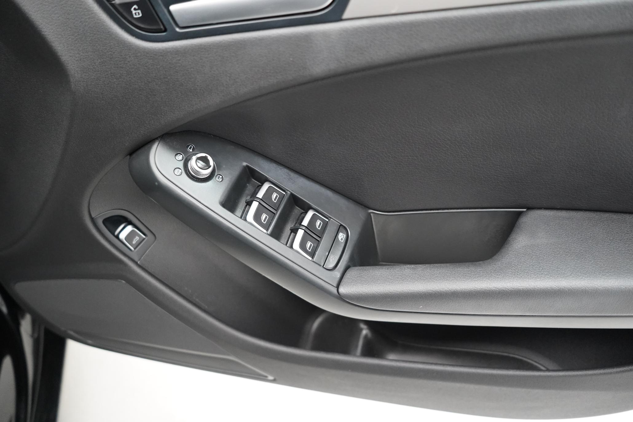 Audi A4 Avant 2.0 TFSI S line Estate 5dr Petrol Multitronic Euro 5 (s/s) (211 ps)