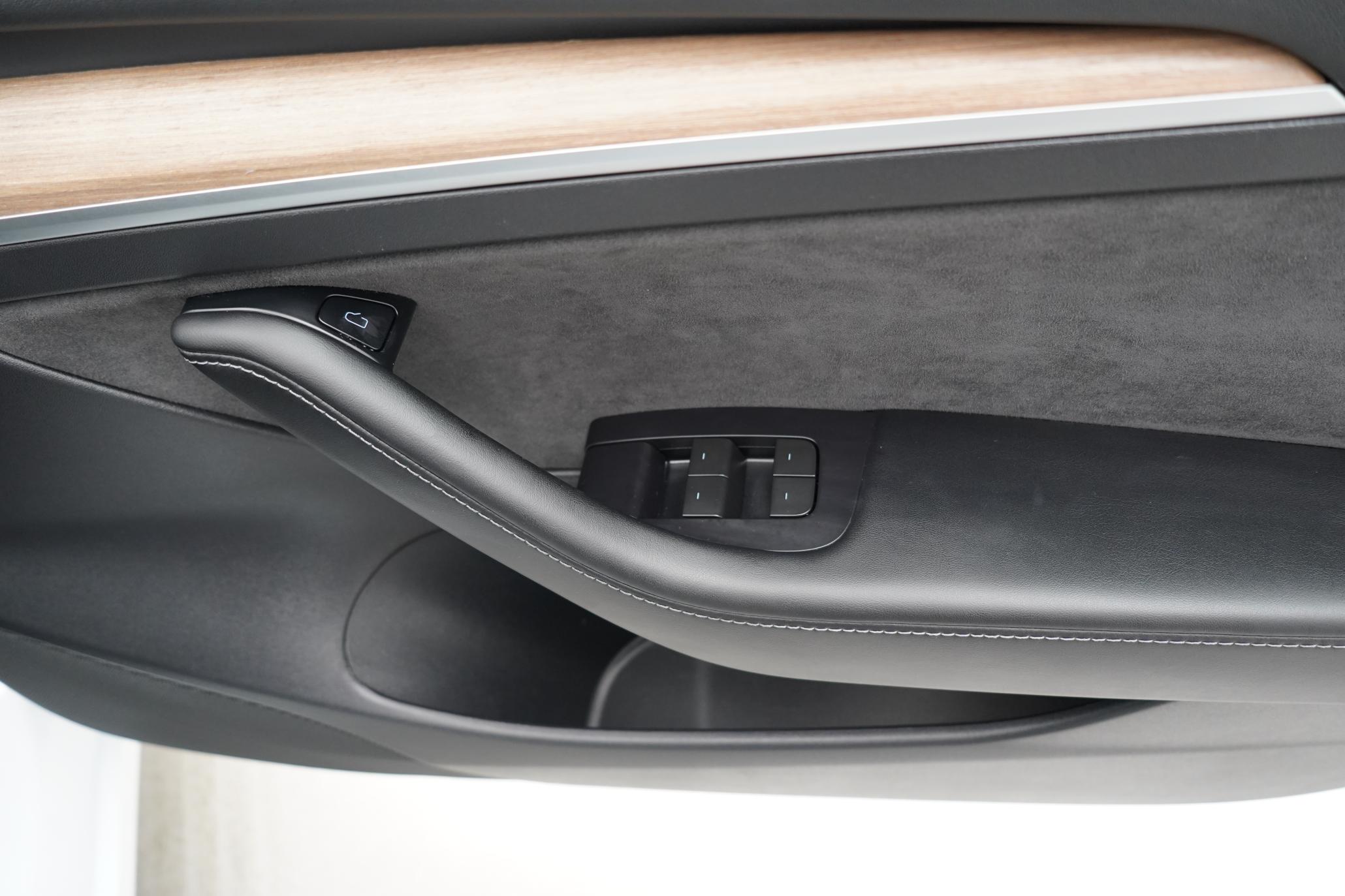 Tesla Model 3 (Dual Motor) Long Range Saloon 4dr Electric Auto 4WDE (346 ps)