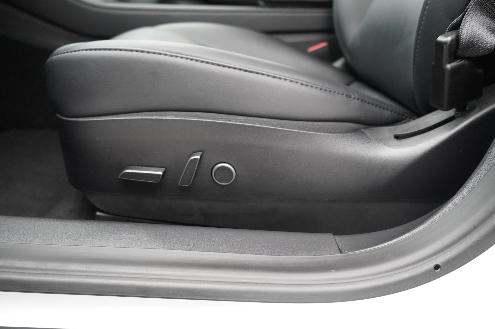 Tesla Model 3 Standard Range Plus Saloon 4dr Electric Auto RWD (241 bhp)