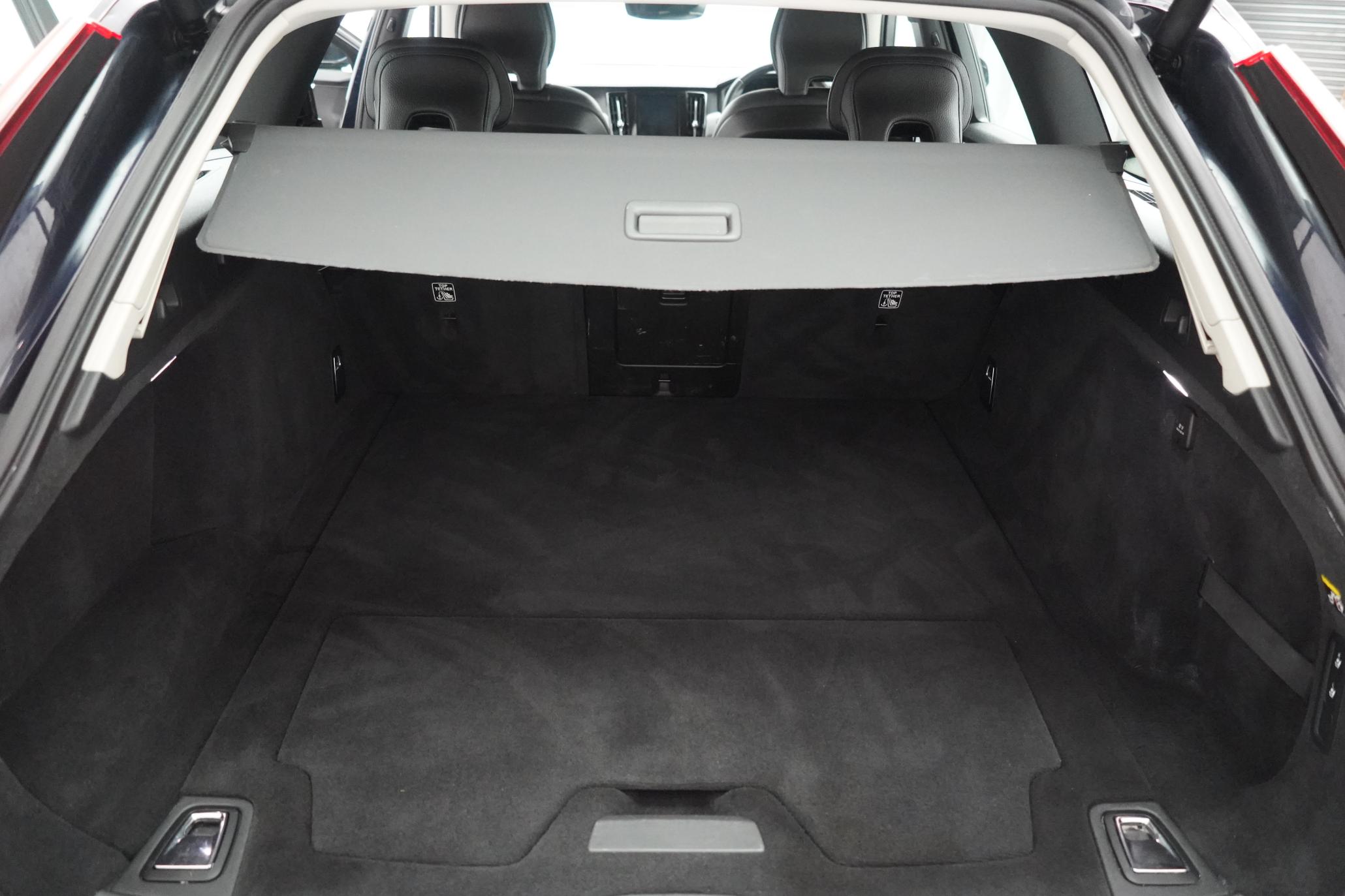 Volvo V90 2.0 D4 Momentum Estate 5dr Diesel Auto Euro 6 (s/s) (190 ps)