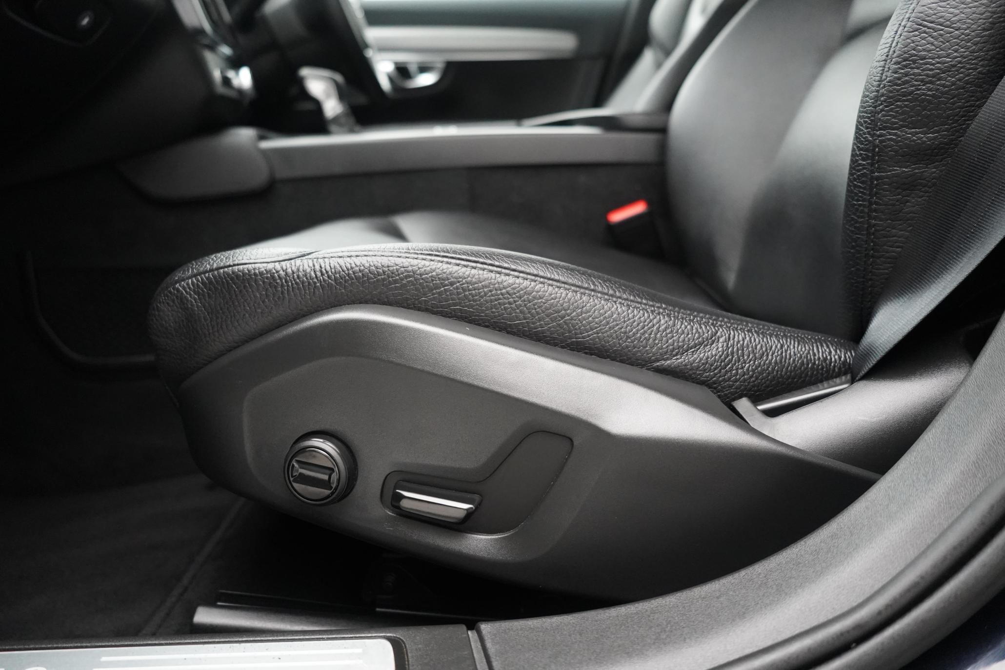 Volvo V90 2.0 D4 Momentum Estate 5dr Diesel Auto Euro 6 (s/s) (190 ps)