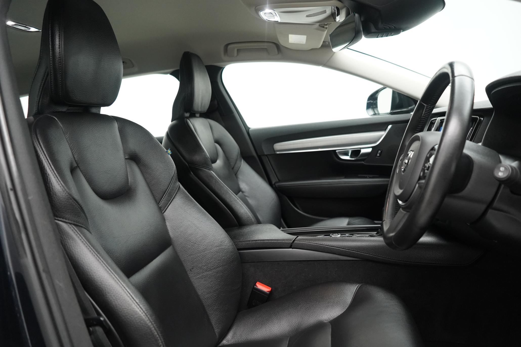 Volvo V90 2.0 D4 Momentum Estate 5dr Diesel Auto Euro 6 (s/s) (190 ps)