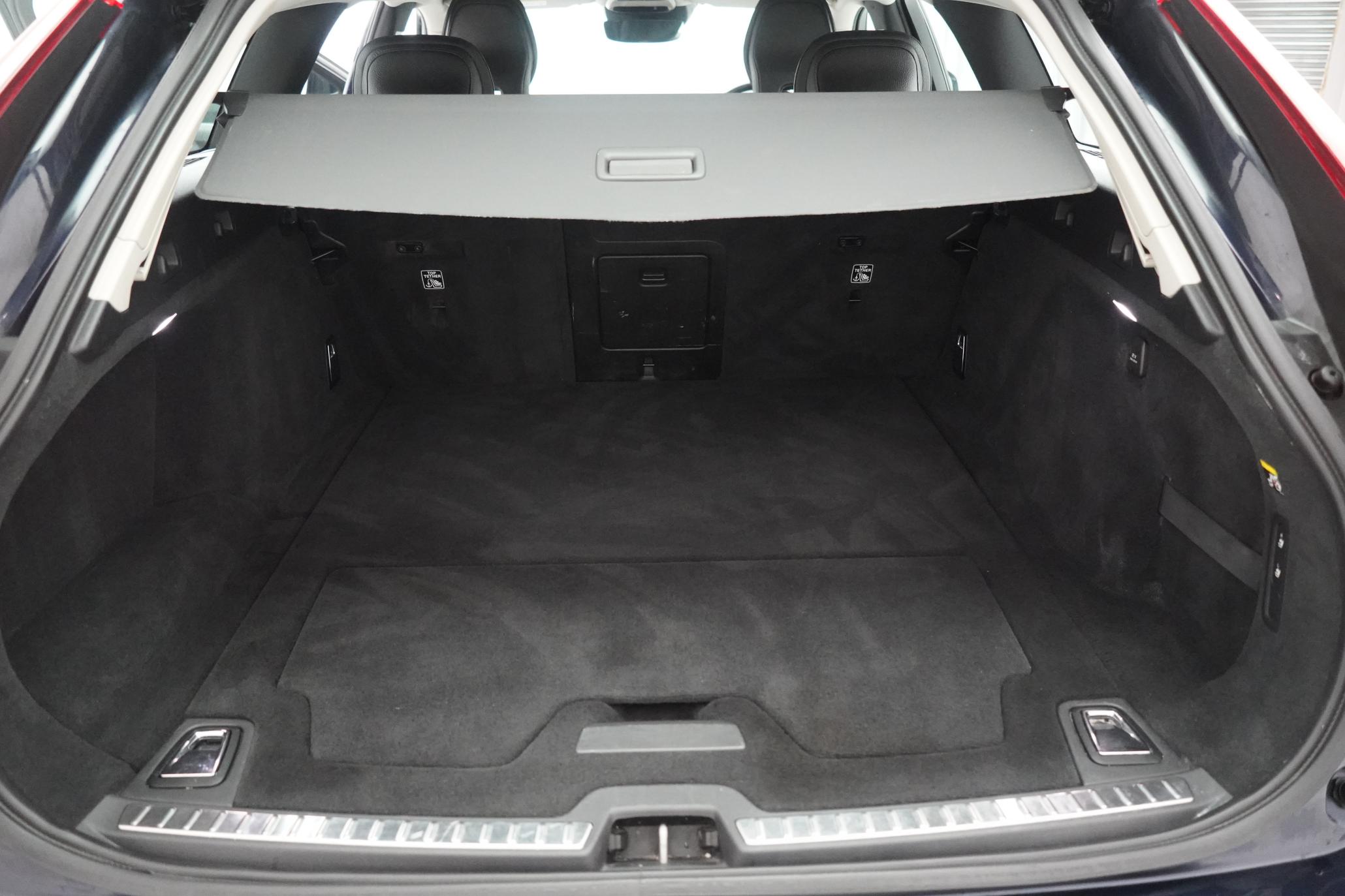 Volvo V90 2.0 D4 Momentum Estate 5dr Diesel Auto Euro 6 (s/s) (190 ps)