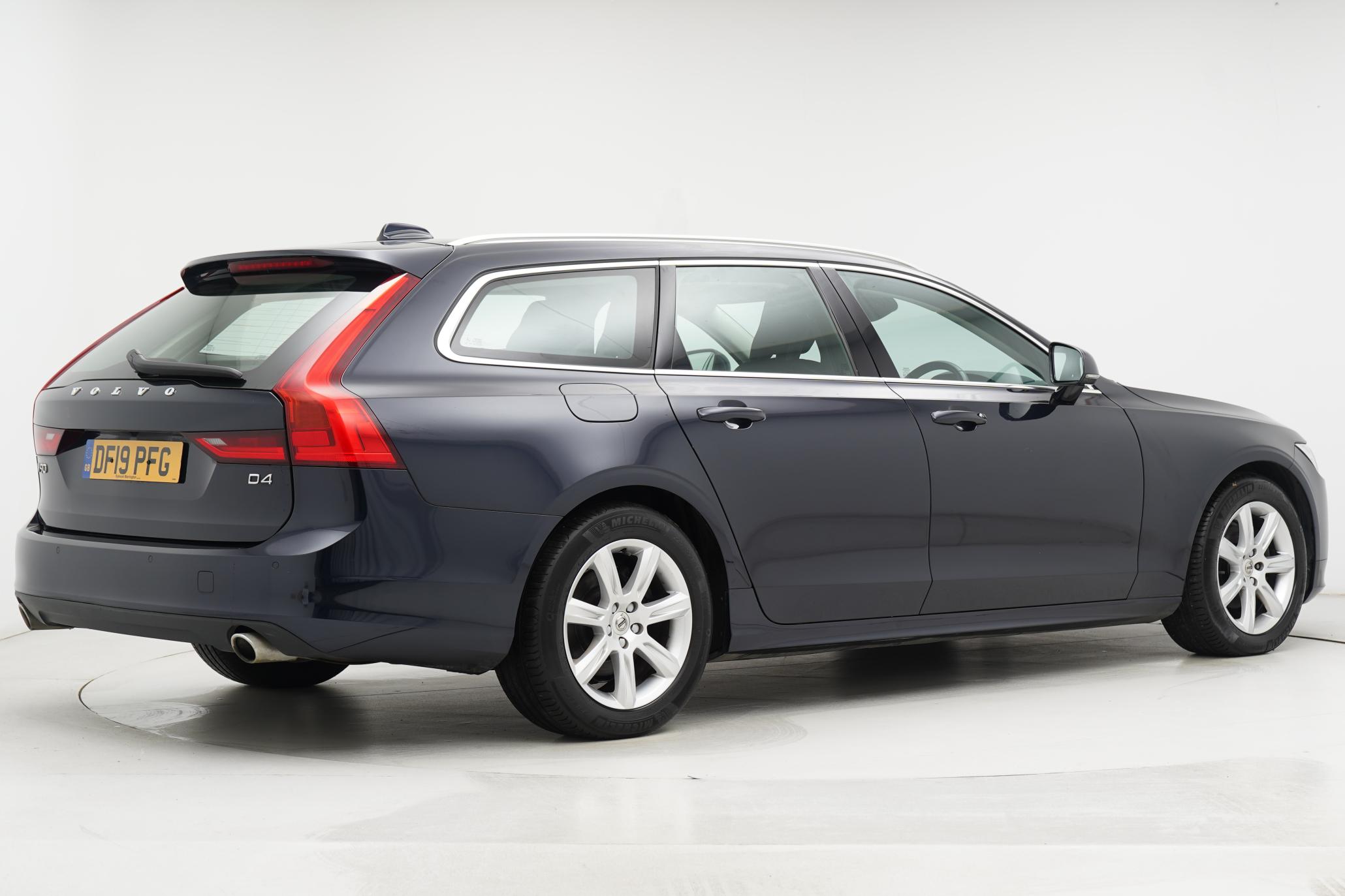 Volvo V90 2.0 D4 Momentum Estate 5dr Diesel Auto Euro 6 (s/s) (190 ps)