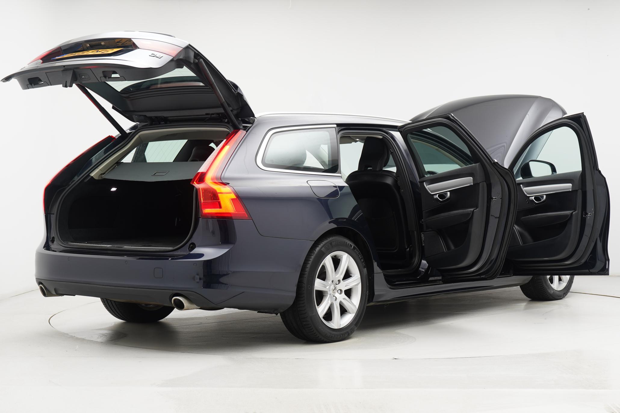 Volvo V90 2.0 D4 Momentum Estate 5dr Diesel Auto Euro 6 (s/s) (190 ps)