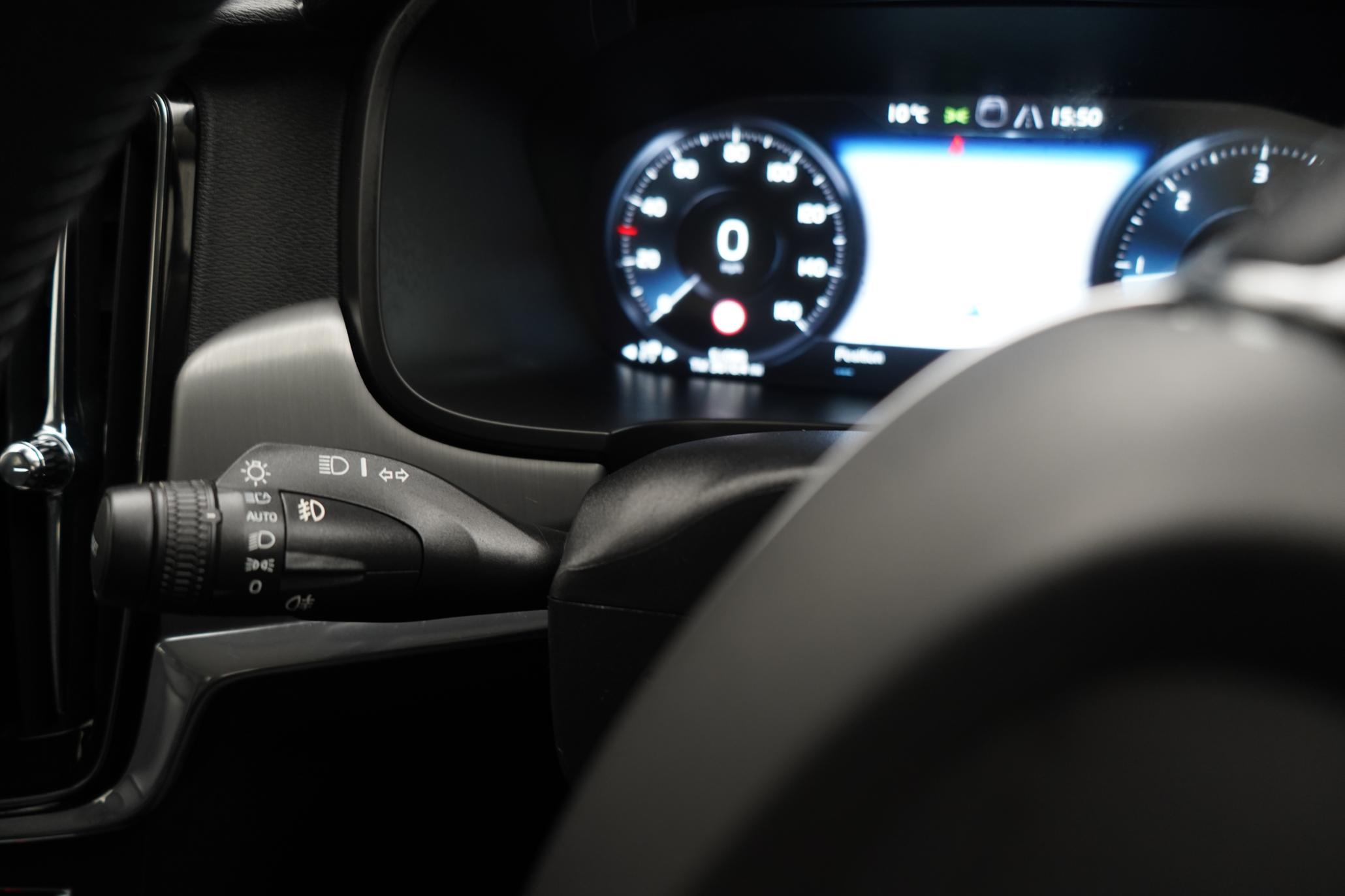 Volvo V90 2.0 D4 Momentum Estate 5dr Diesel Auto Euro 6 (s/s) (190 ps)