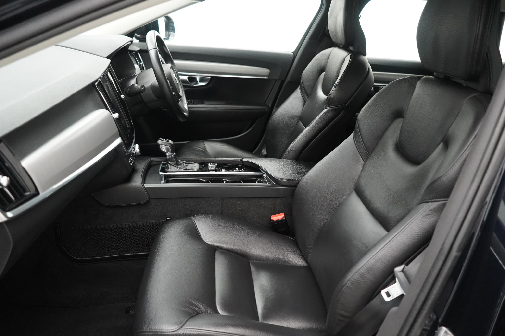 Volvo V90 2.0 D4 Momentum Estate 5dr Diesel Auto Euro 6 (s/s) (190 ps)