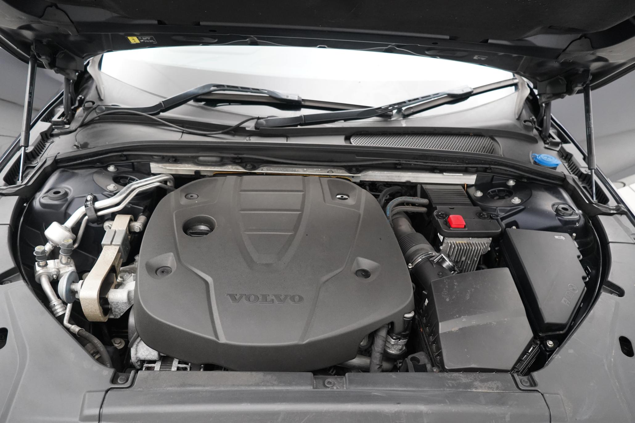 Volvo V90 2.0 D4 Momentum Estate 5dr Diesel Auto Euro 6 (s/s) (190 ps)