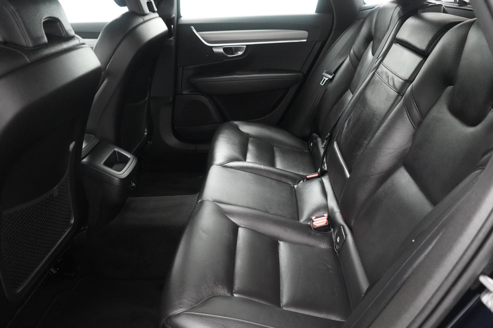 Volvo V90 2.0 D4 Momentum Estate 5dr Diesel Auto Euro 6 (s/s) (190 ps)