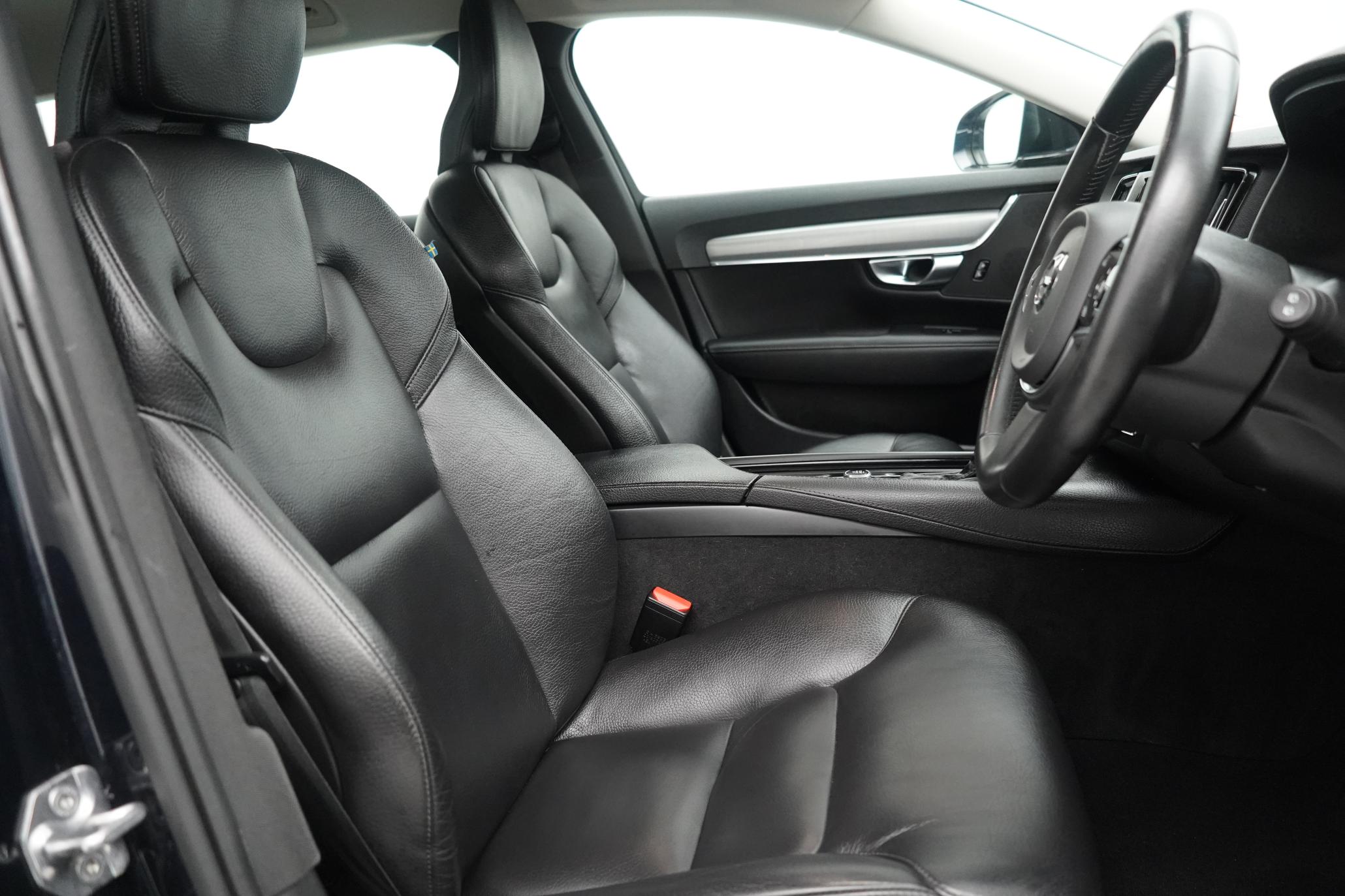 Volvo V90 2.0 D4 Momentum Estate 5dr Diesel Auto Euro 6 (s/s) (190 ps)