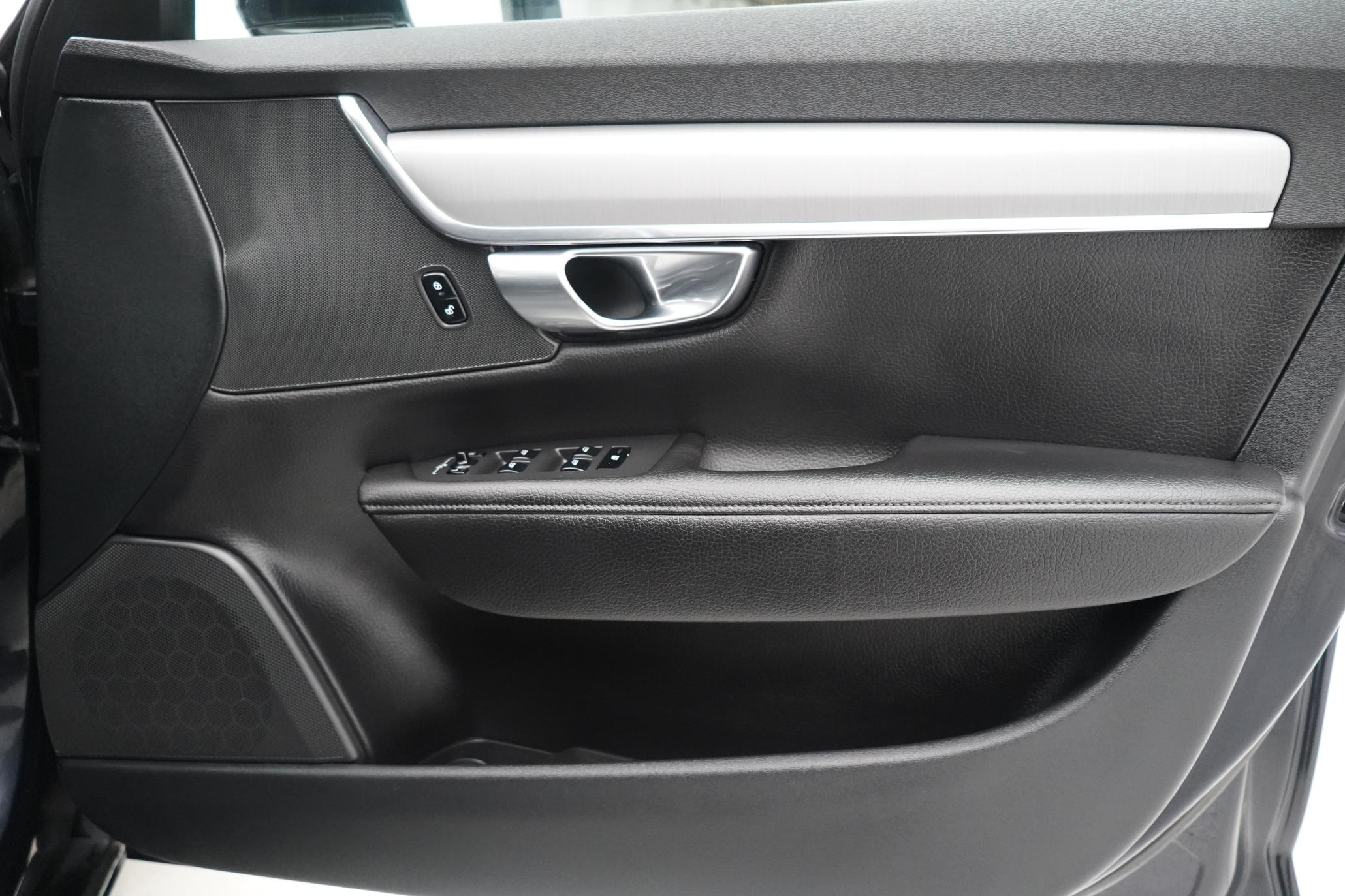 Volvo V90 2.0 D4 Momentum Estate 5dr Diesel Auto Euro 6 (s/s) (190 ps)