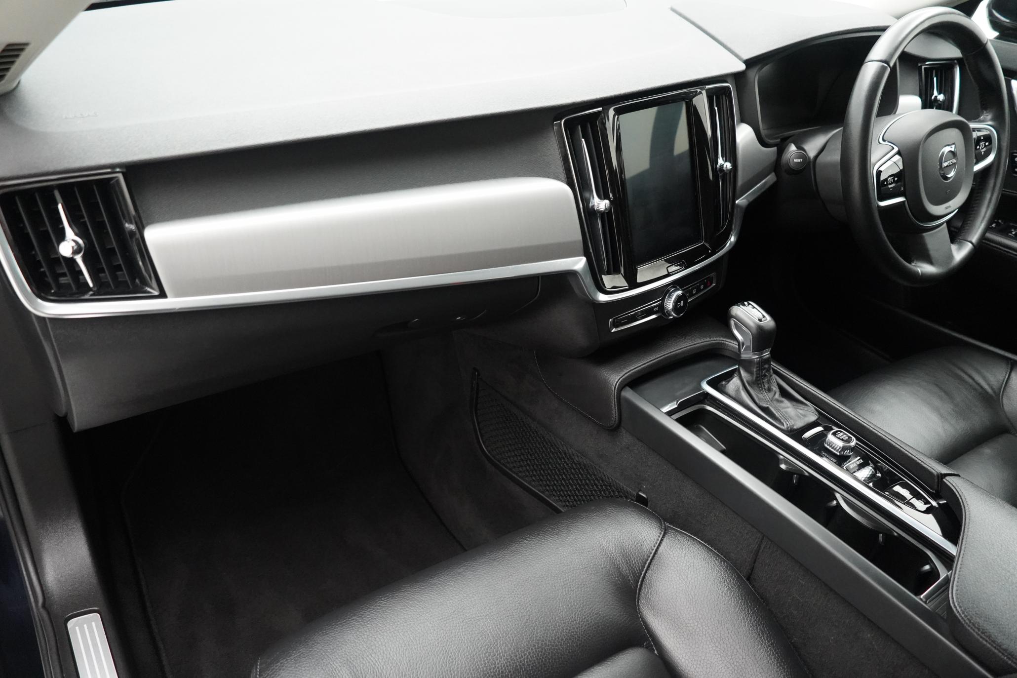 Volvo V90 2.0 D4 Momentum Estate 5dr Diesel Auto Euro 6 (s/s) (190 ps)