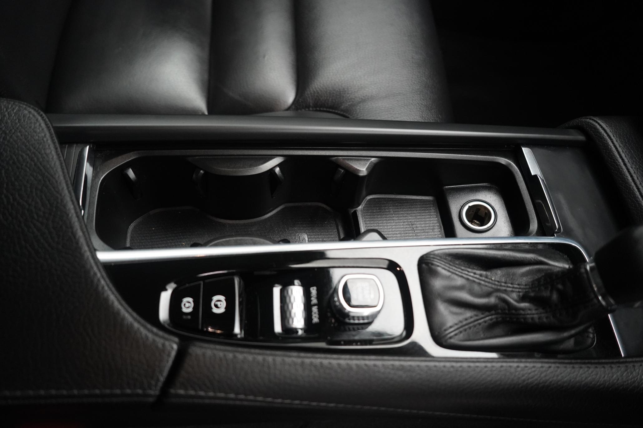 Volvo V90 2.0 D4 Momentum Estate 5dr Diesel Auto Euro 6 (s/s) (190 ps)