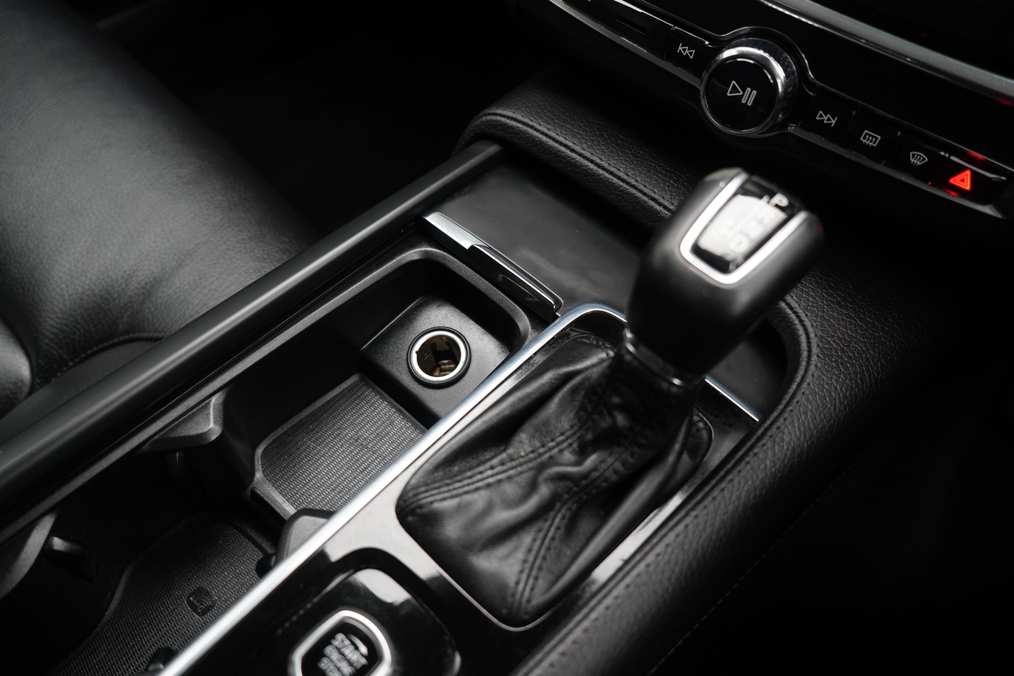 Volvo V90 2.0 D4 Momentum Estate 5dr Diesel Auto Euro 6 (s/s) (190 ps)