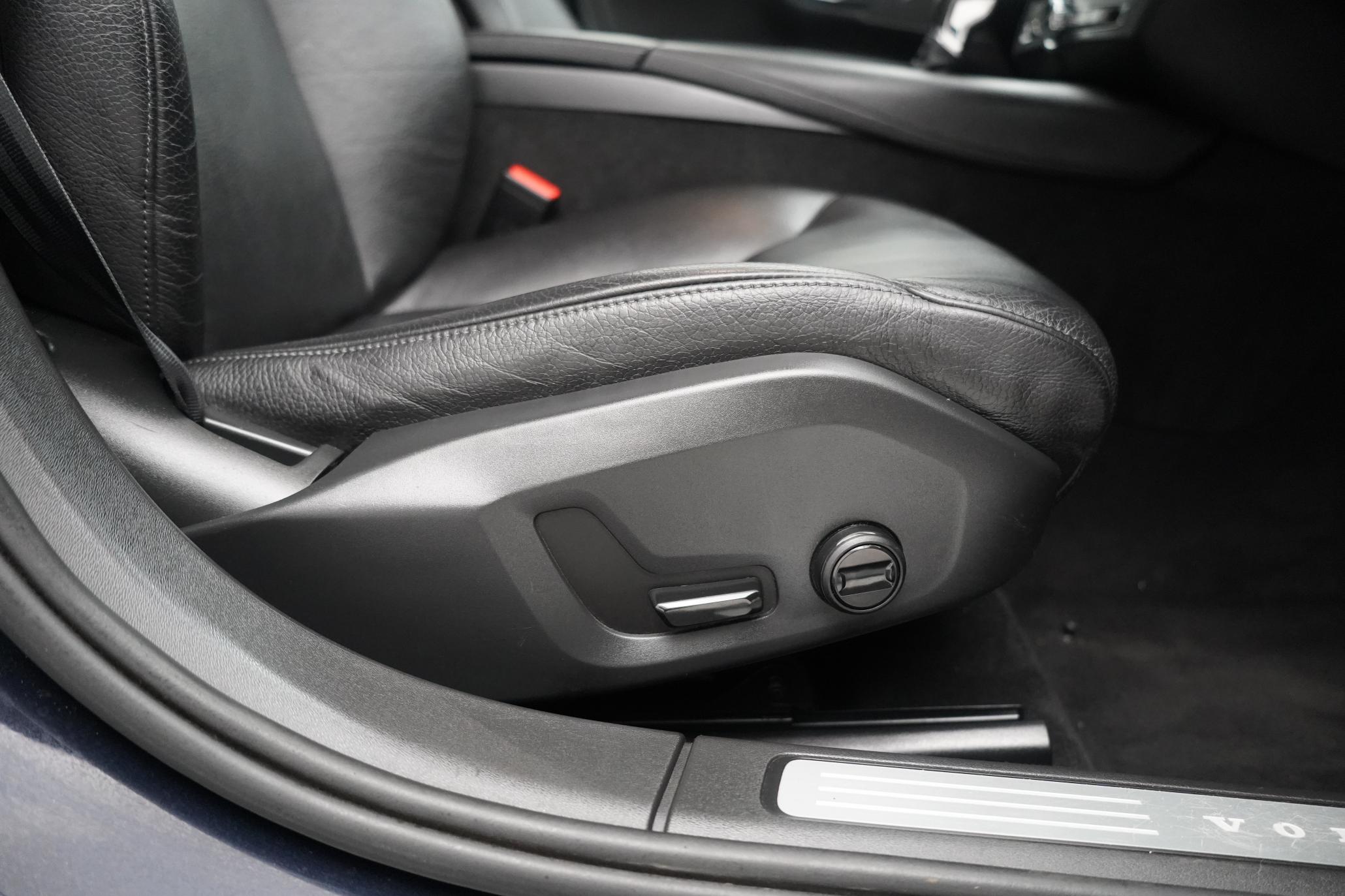 Volvo V90 2.0 D4 Momentum Estate 5dr Diesel Auto Euro 6 (s/s) (190 ps)