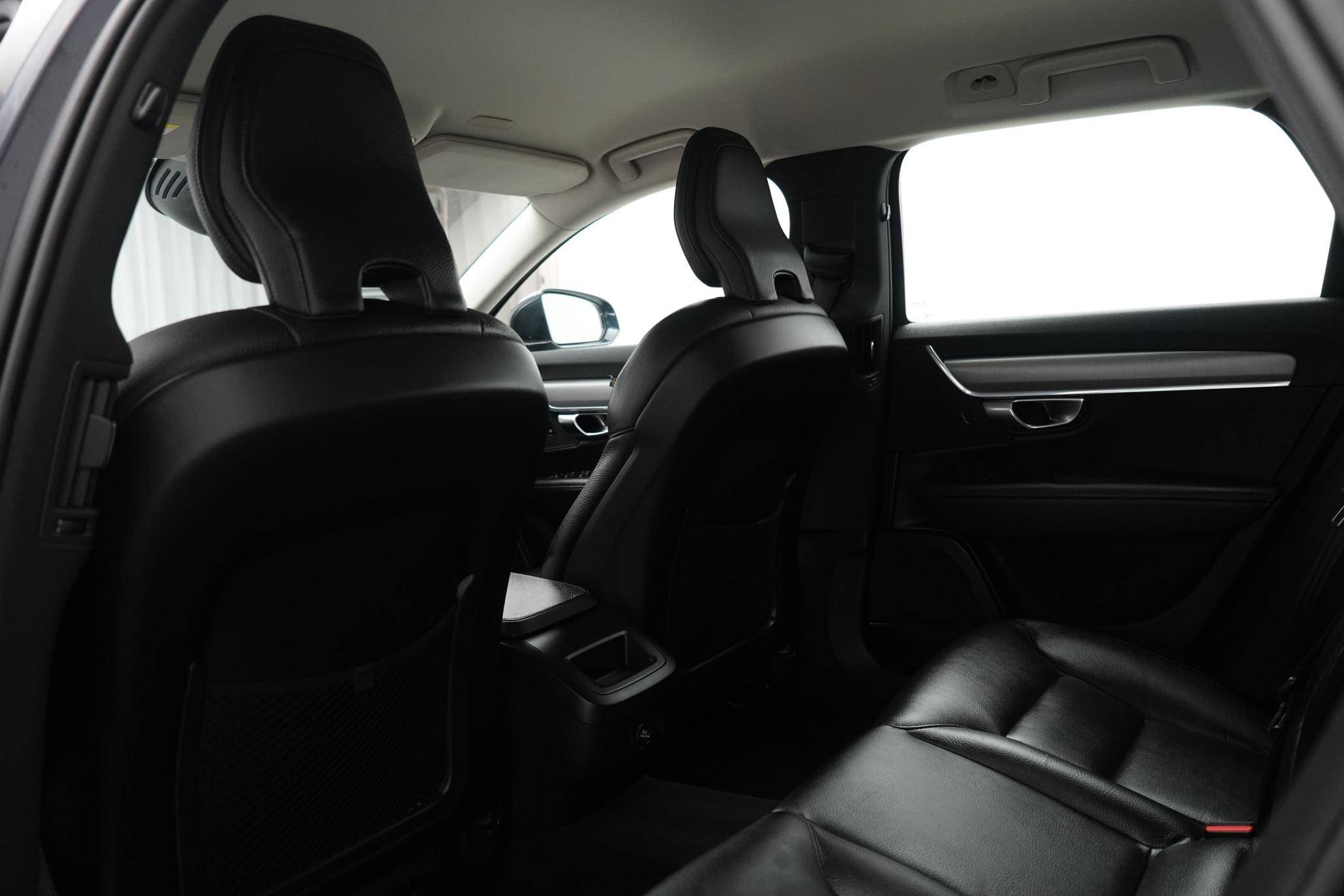 Volvo V90 2.0 D4 Momentum Estate 5dr Diesel Auto Euro 6 (s/s) (190 ps)