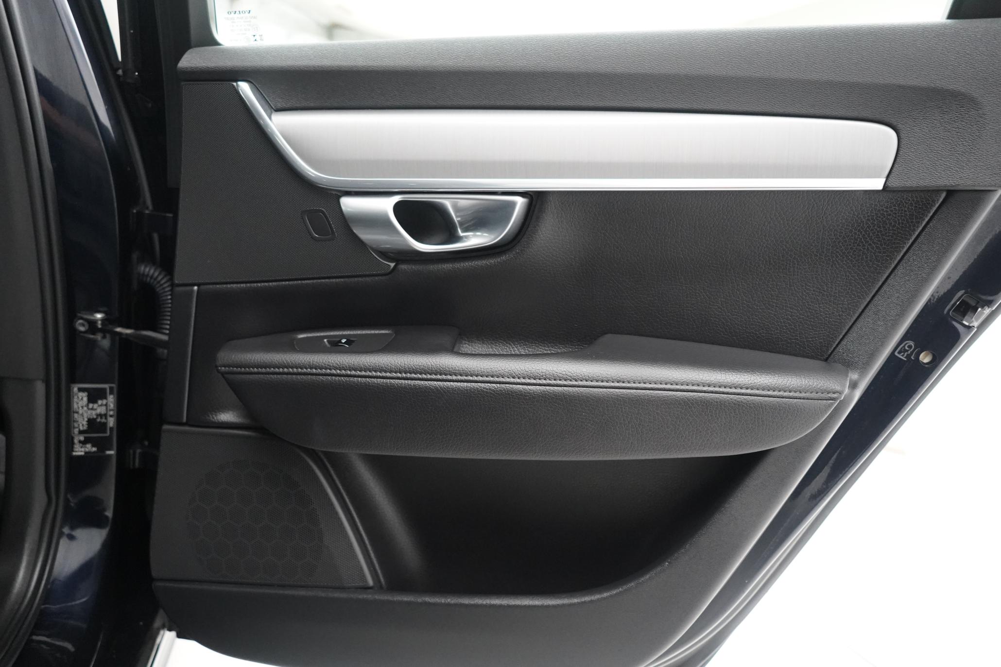 Volvo V90 2.0 D4 Momentum Estate 5dr Diesel Auto Euro 6 (s/s) (190 ps)