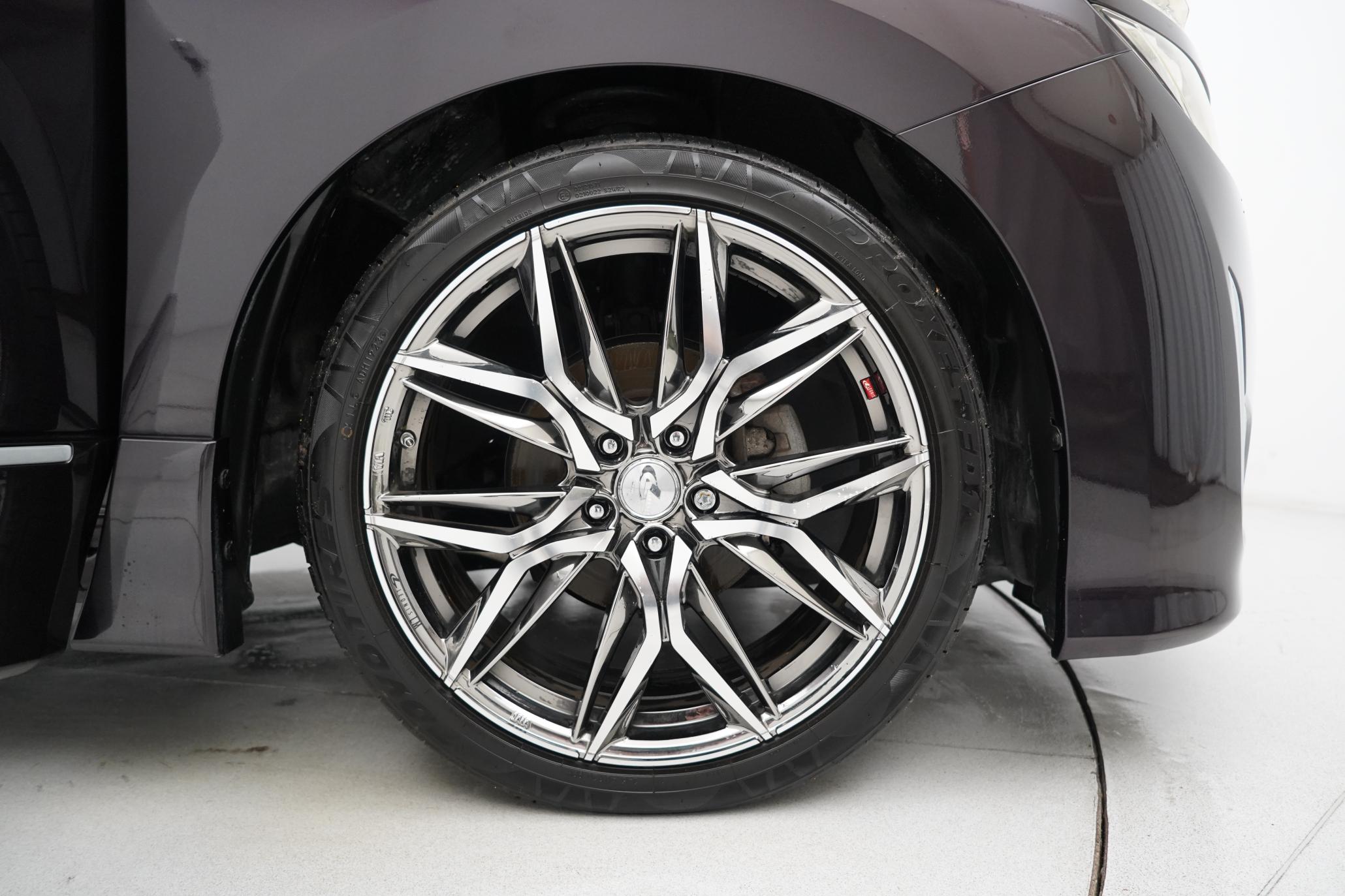 Nissan Elgrand HIGHWAY STAR