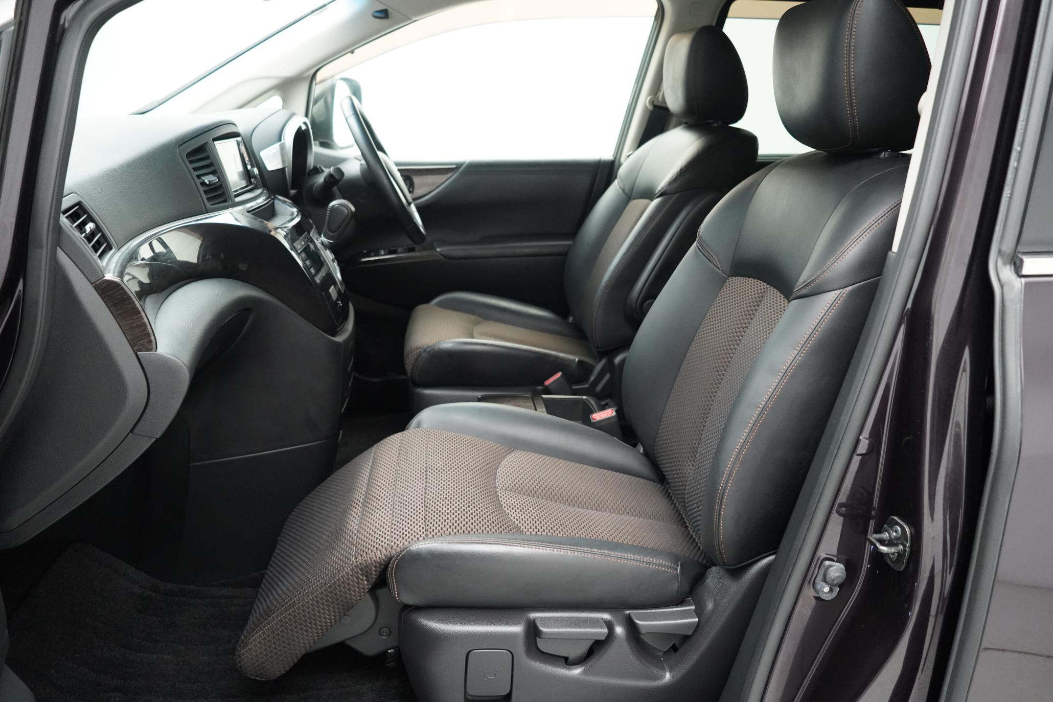 Nissan Elgrand HIGHWAY STAR