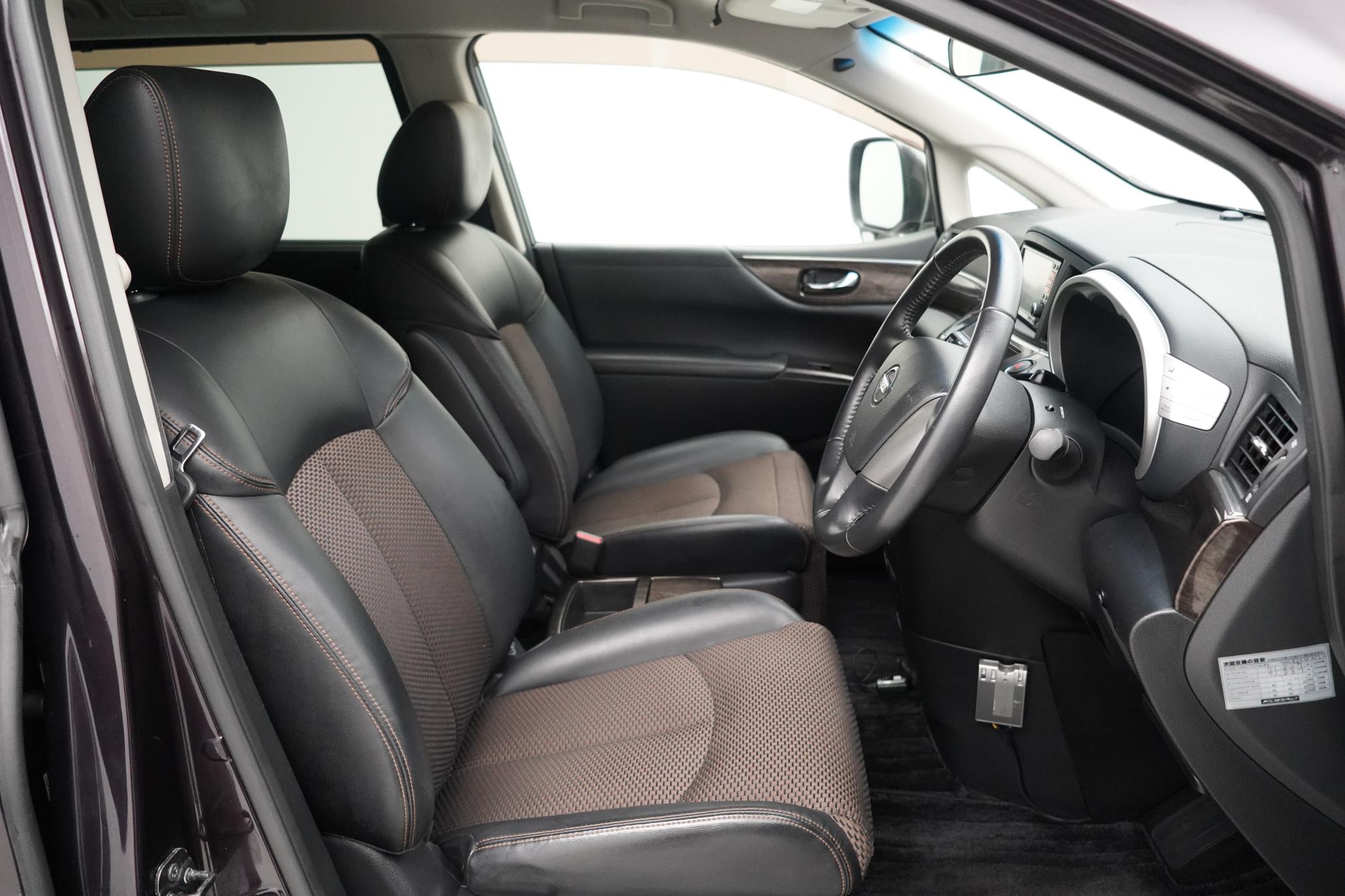 Nissan Elgrand HIGHWAY STAR