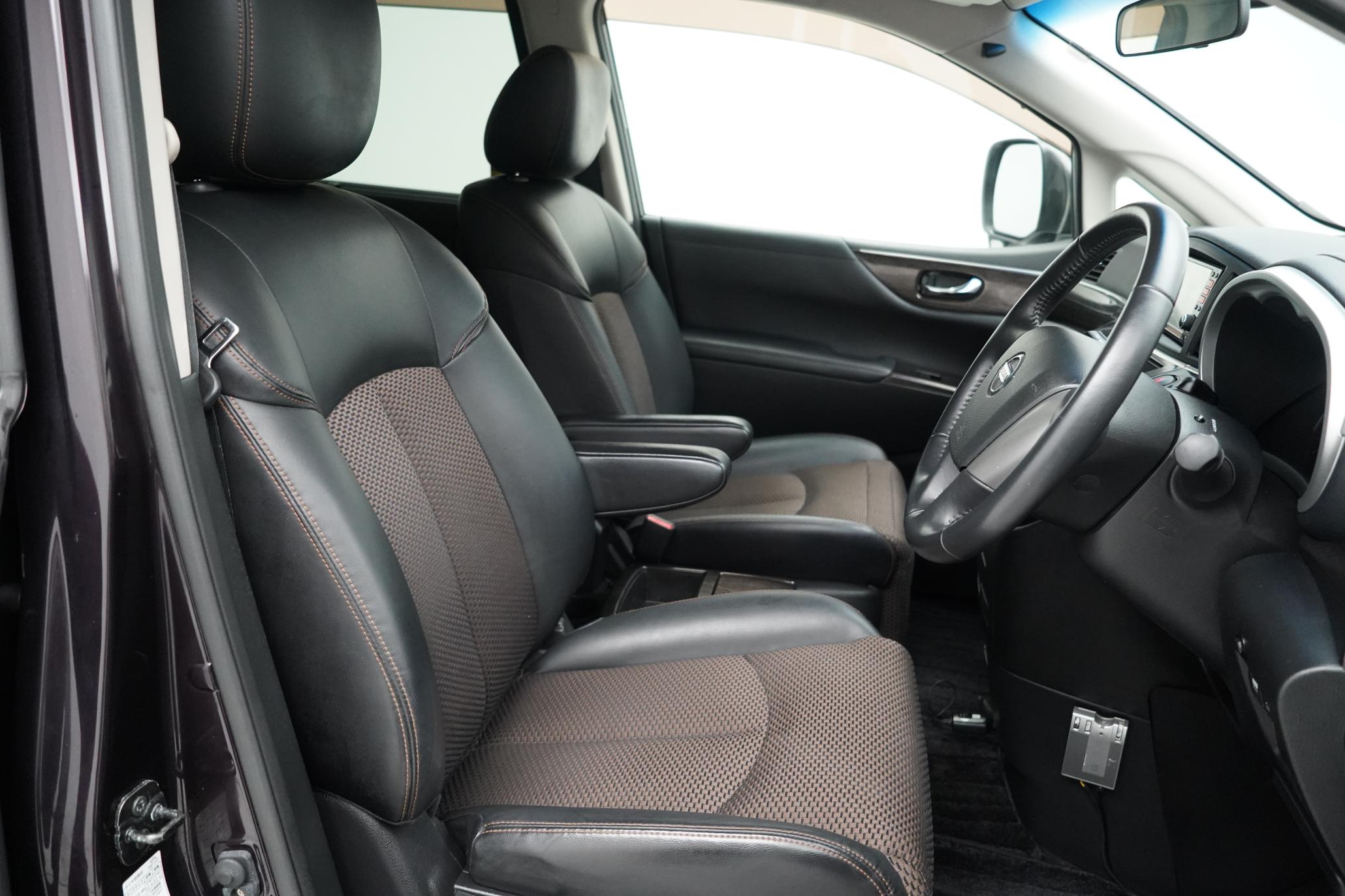 Nissan Elgrand HIGHWAY STAR