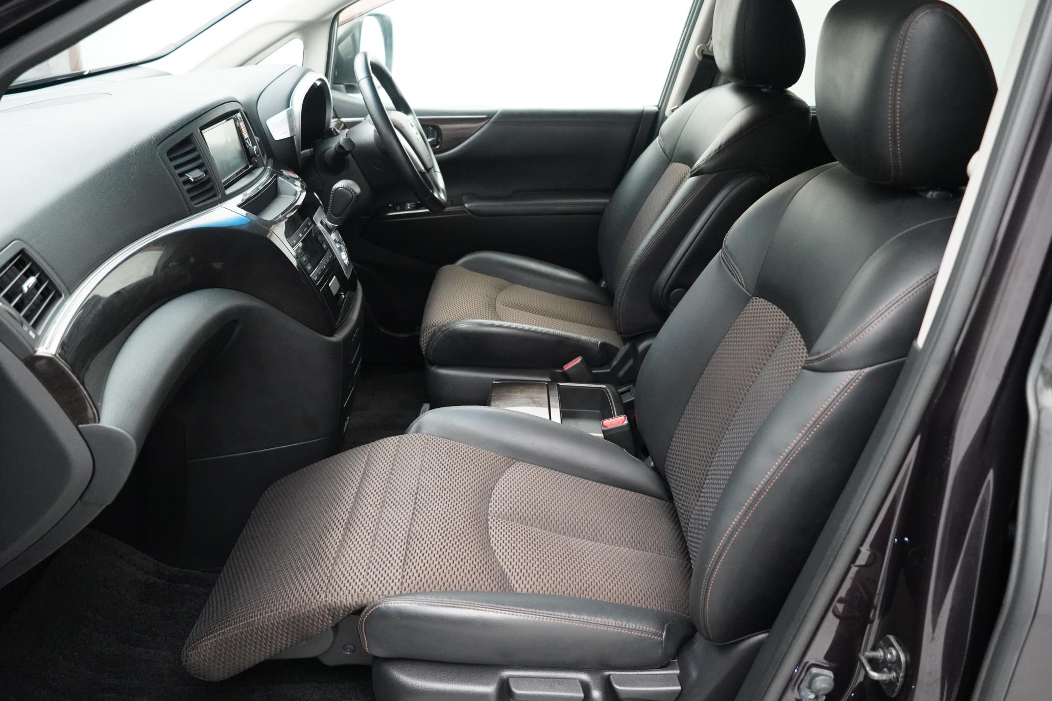 Nissan Elgrand HIGHWAY STAR