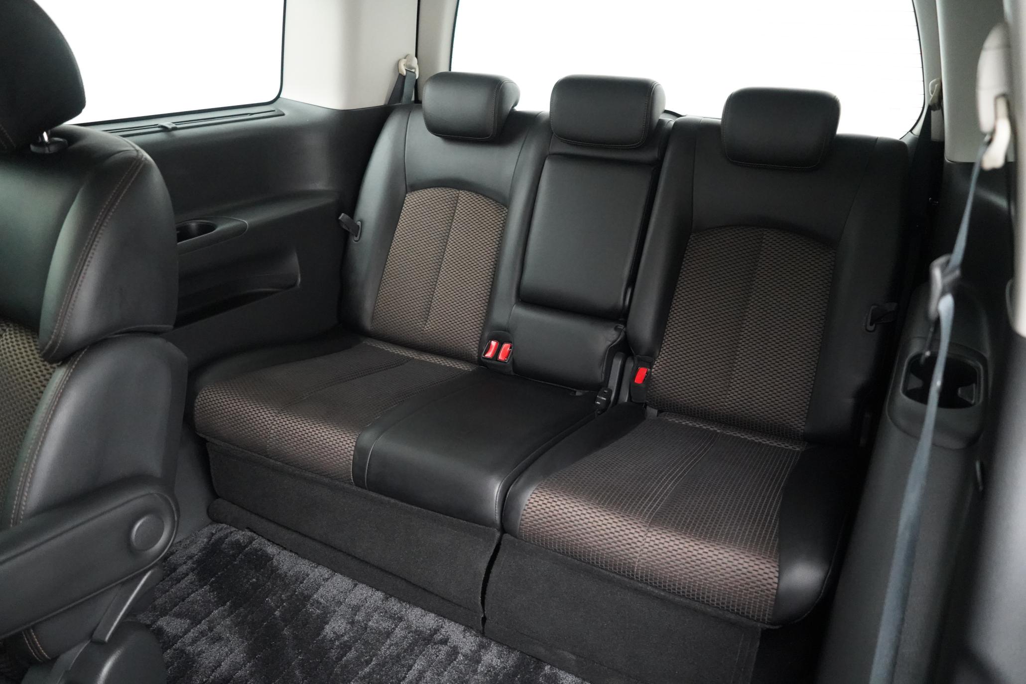 Nissan Elgrand HIGHWAY STAR