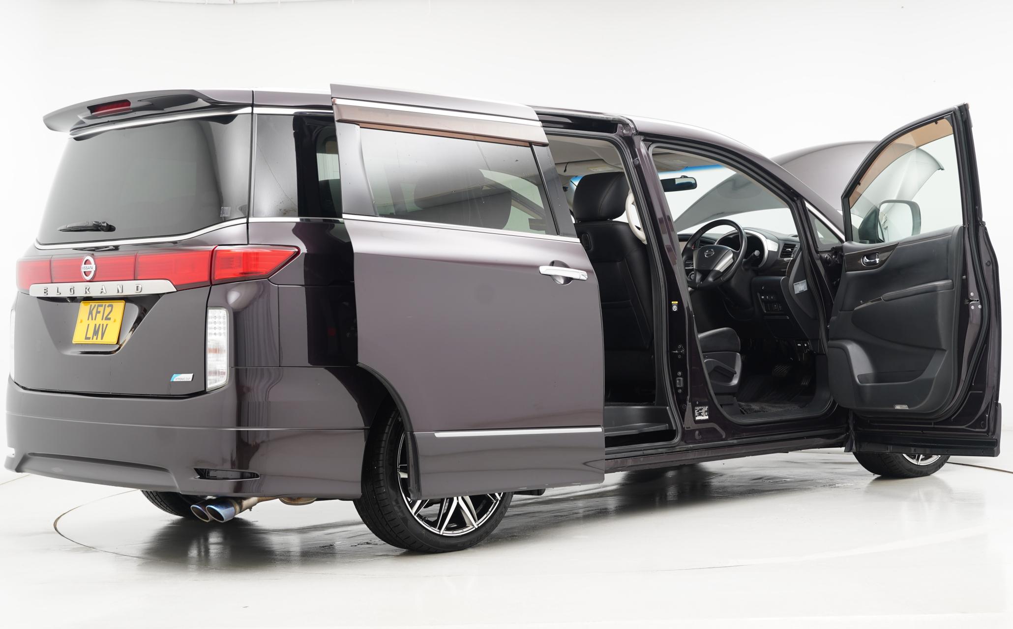 Nissan Elgrand HIGHWAY STAR
