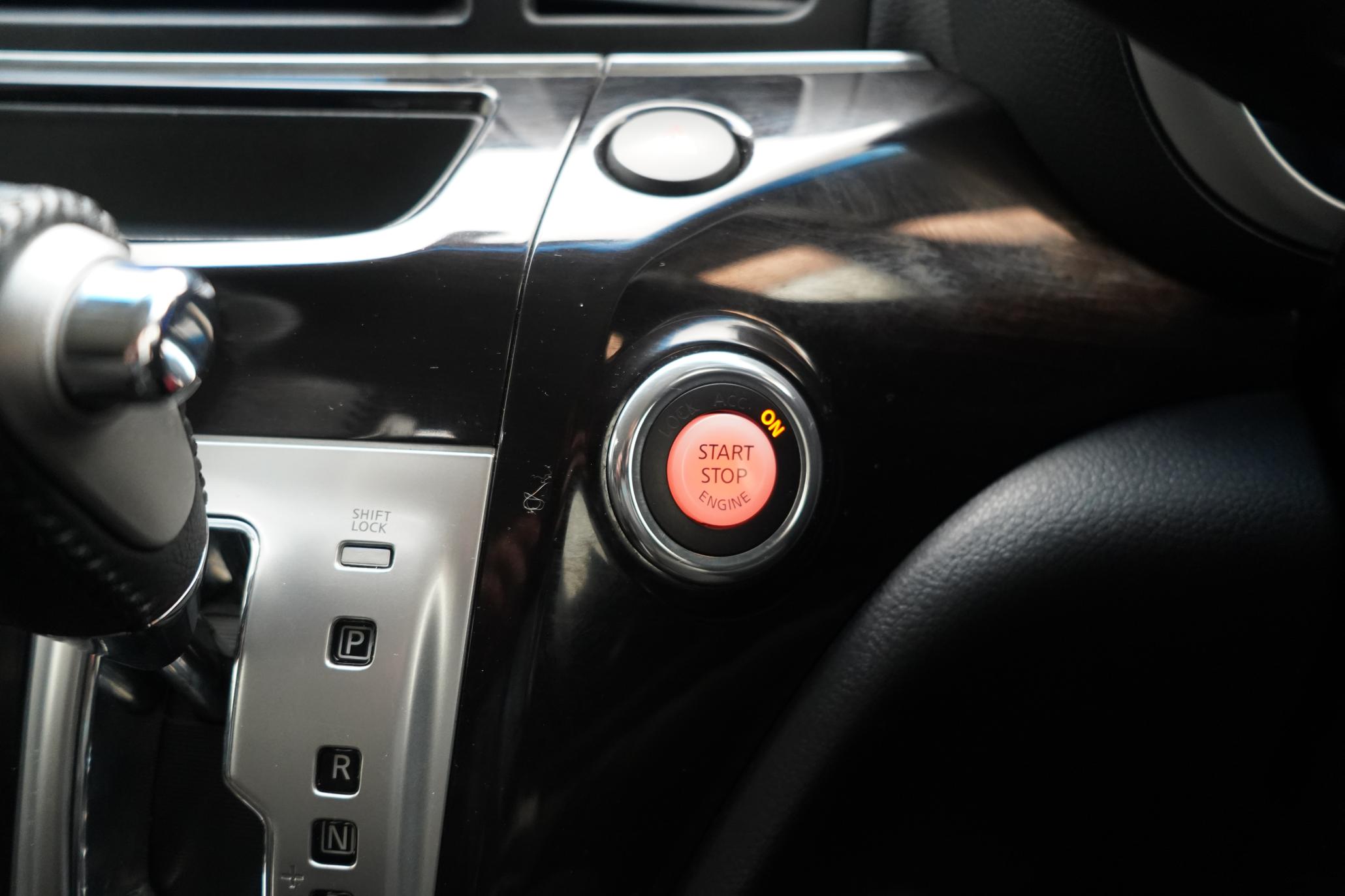 Nissan Elgrand HIGHWAY STAR