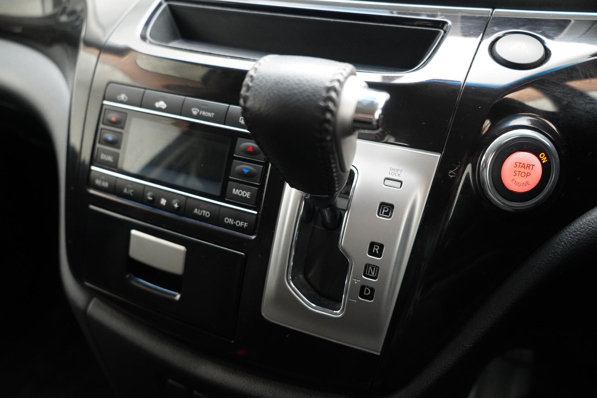 Nissan Elgrand HIGHWAY STAR