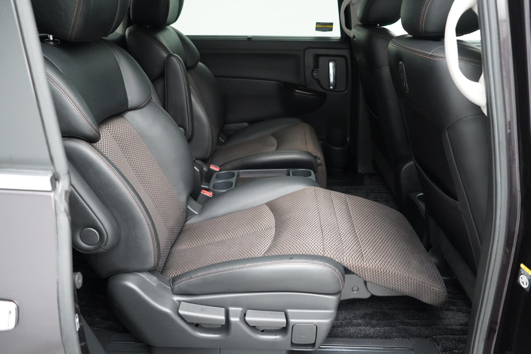 Nissan Elgrand HIGHWAY STAR