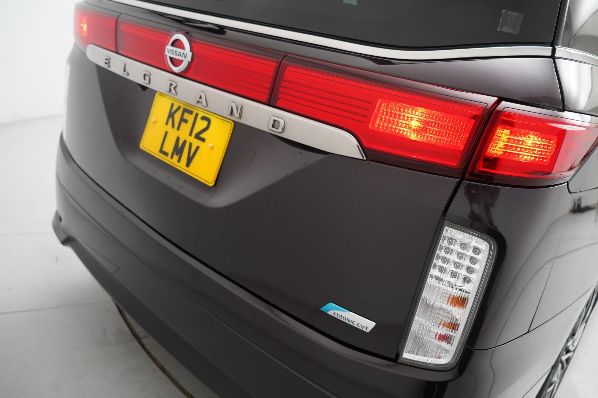 Nissan Elgrand HIGHWAY STAR