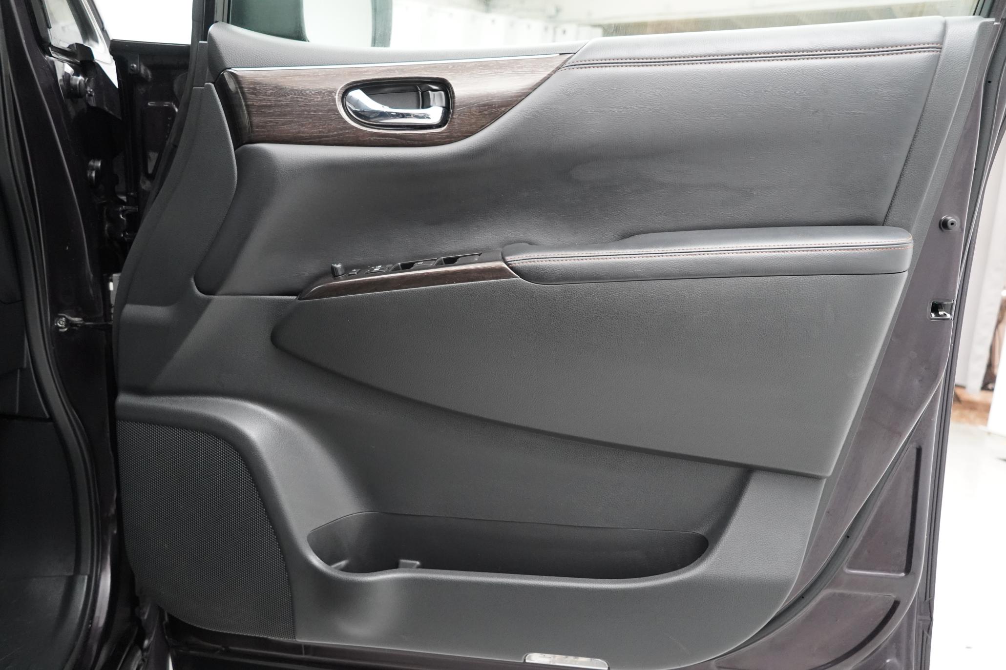 Nissan Elgrand HIGHWAY STAR