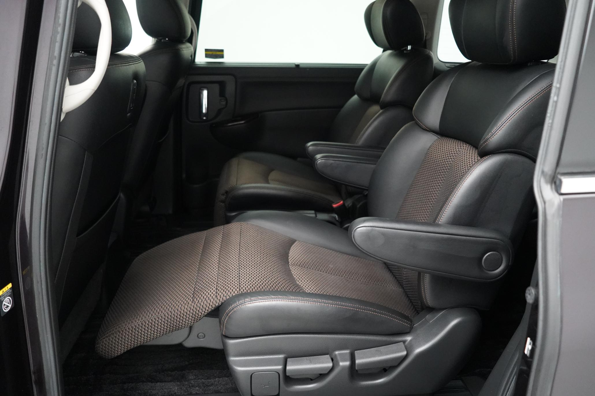 Nissan Elgrand HIGHWAY STAR