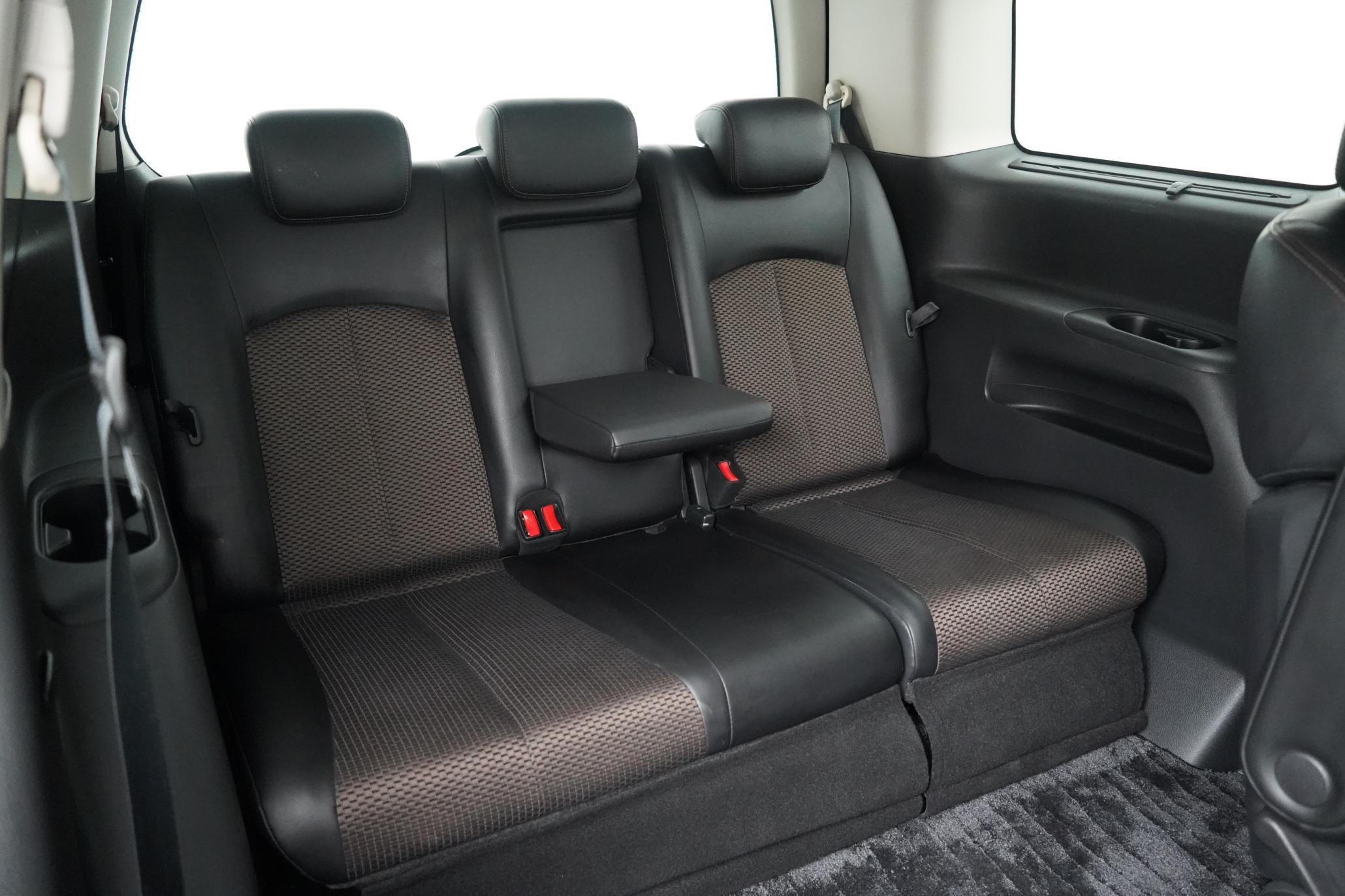 Nissan Elgrand HIGHWAY STAR