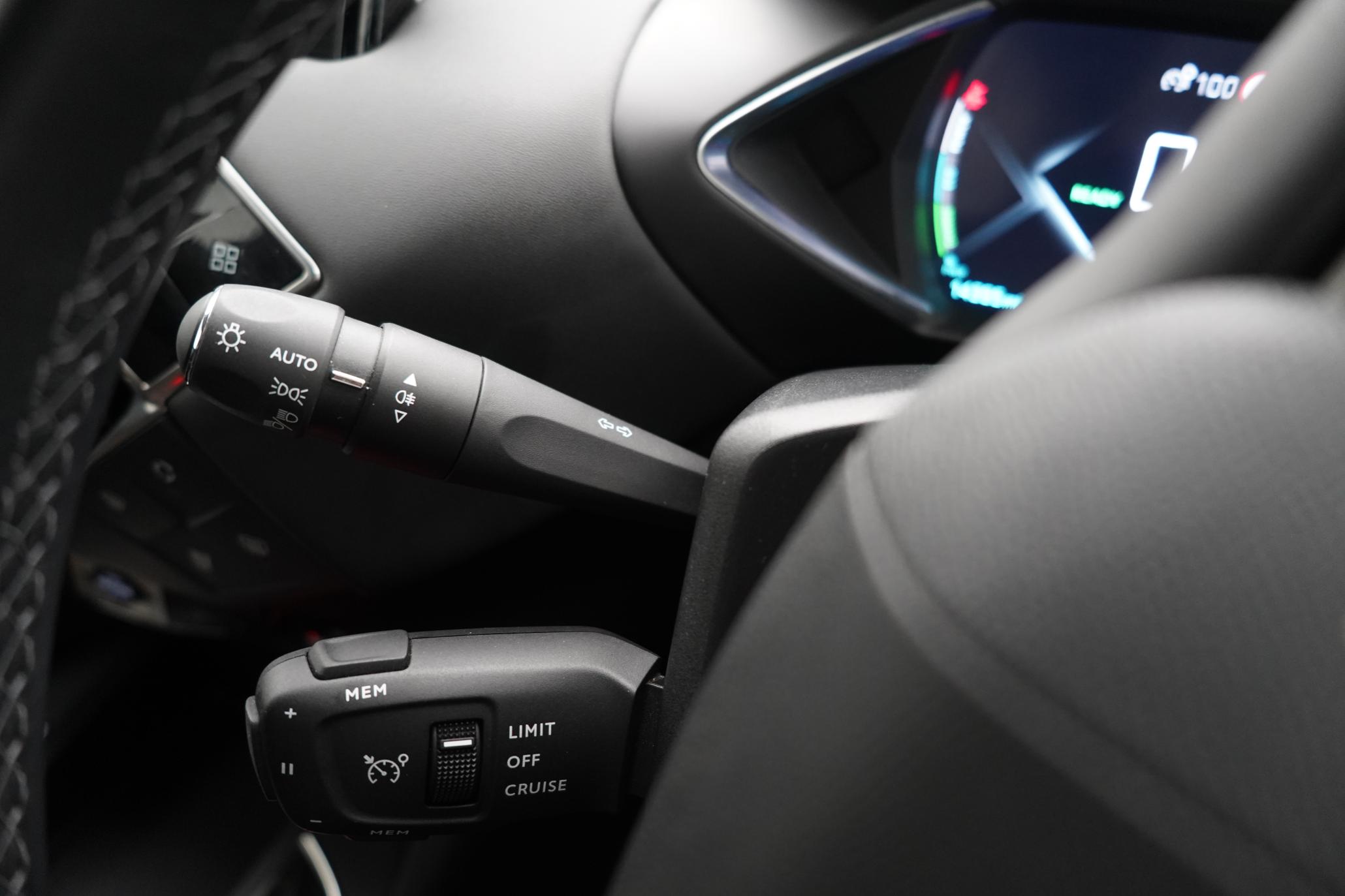 DS AUTOMOBILES DS 3 CROSSBACK E-TENSE 50kWh Prestige Crossback 5dr Electric Auto (136 ps)