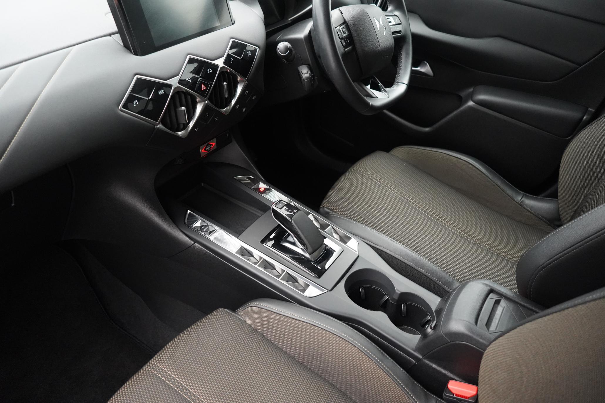 DS AUTOMOBILES DS 3 CROSSBACK E-TENSE 50kWh Prestige Crossback 5dr Electric Auto (136 ps)