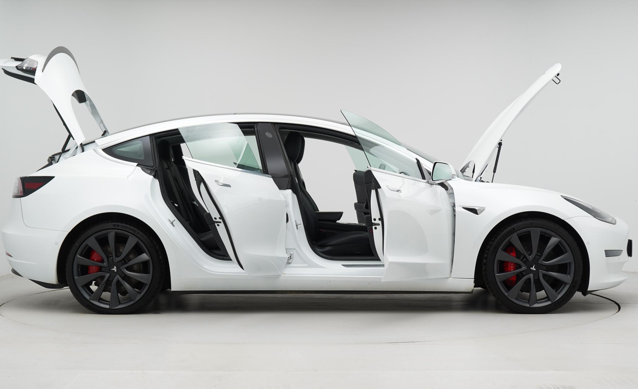 Tesla Model 3 (Dual Motor) Performance Saloon 4dr Electric Auto 4WDE (Performance Upgrade) (449 bhp)