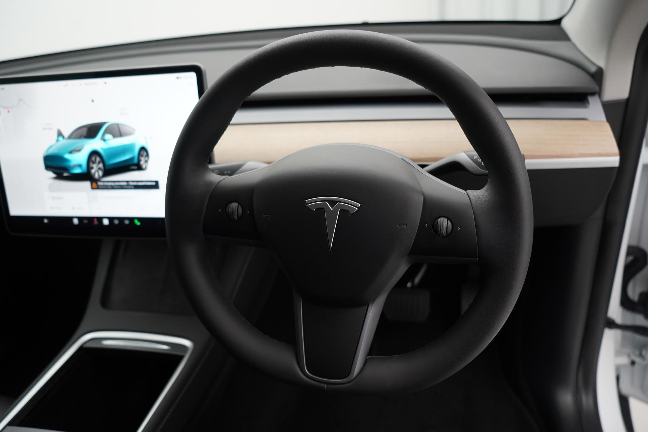 Tesla Model Y (Dual Motor) Long Range SUV 5dr Electric Auto 4WDE (384 bhp)