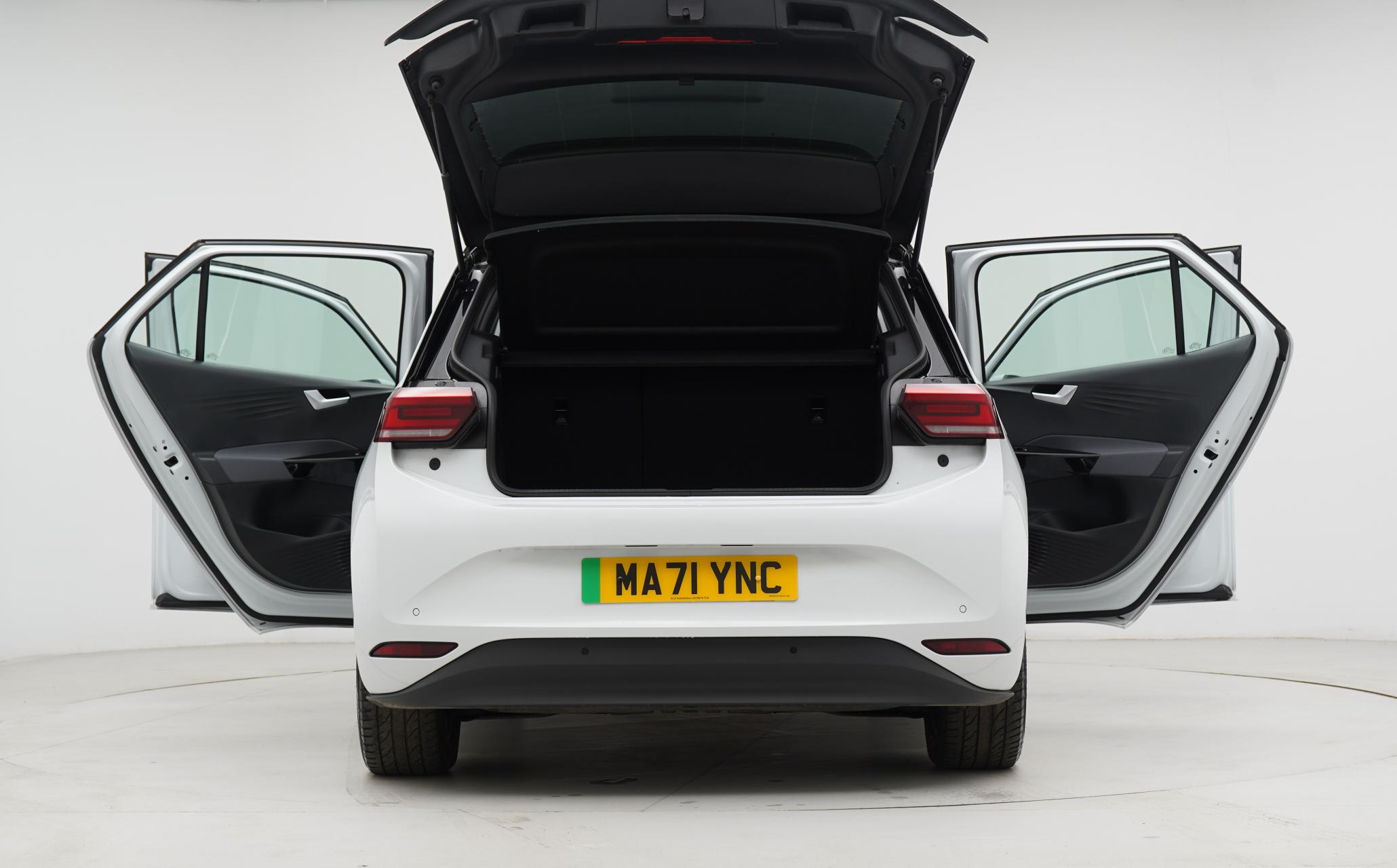 Volkswagen ID.3 Pro Performance 58kWh Life Hatchback 5dr Electric Auto (204 ps)