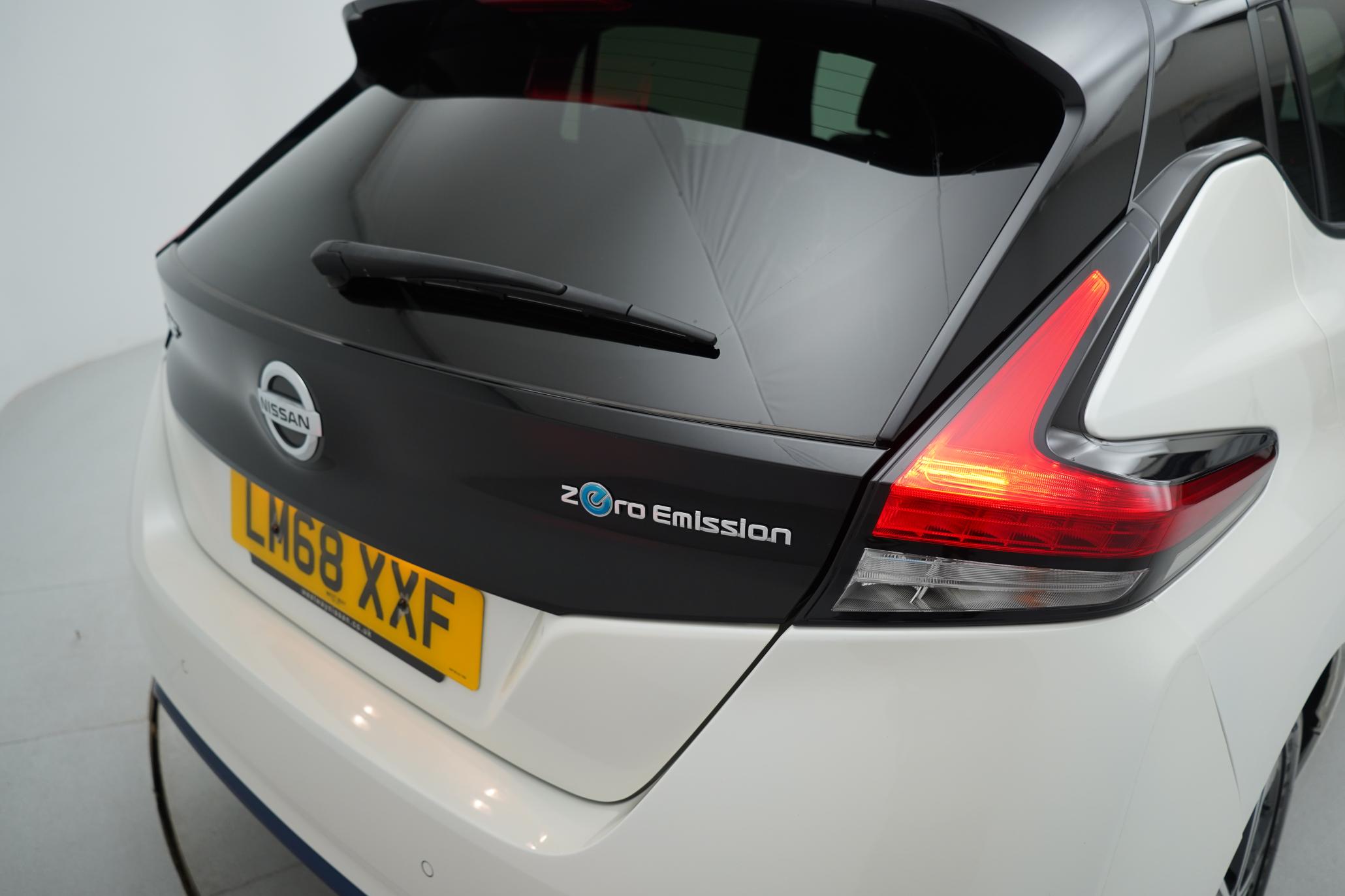 Nissan Leaf 40kWh Tekna Hatchback 5dr Electric Auto (150 ps)