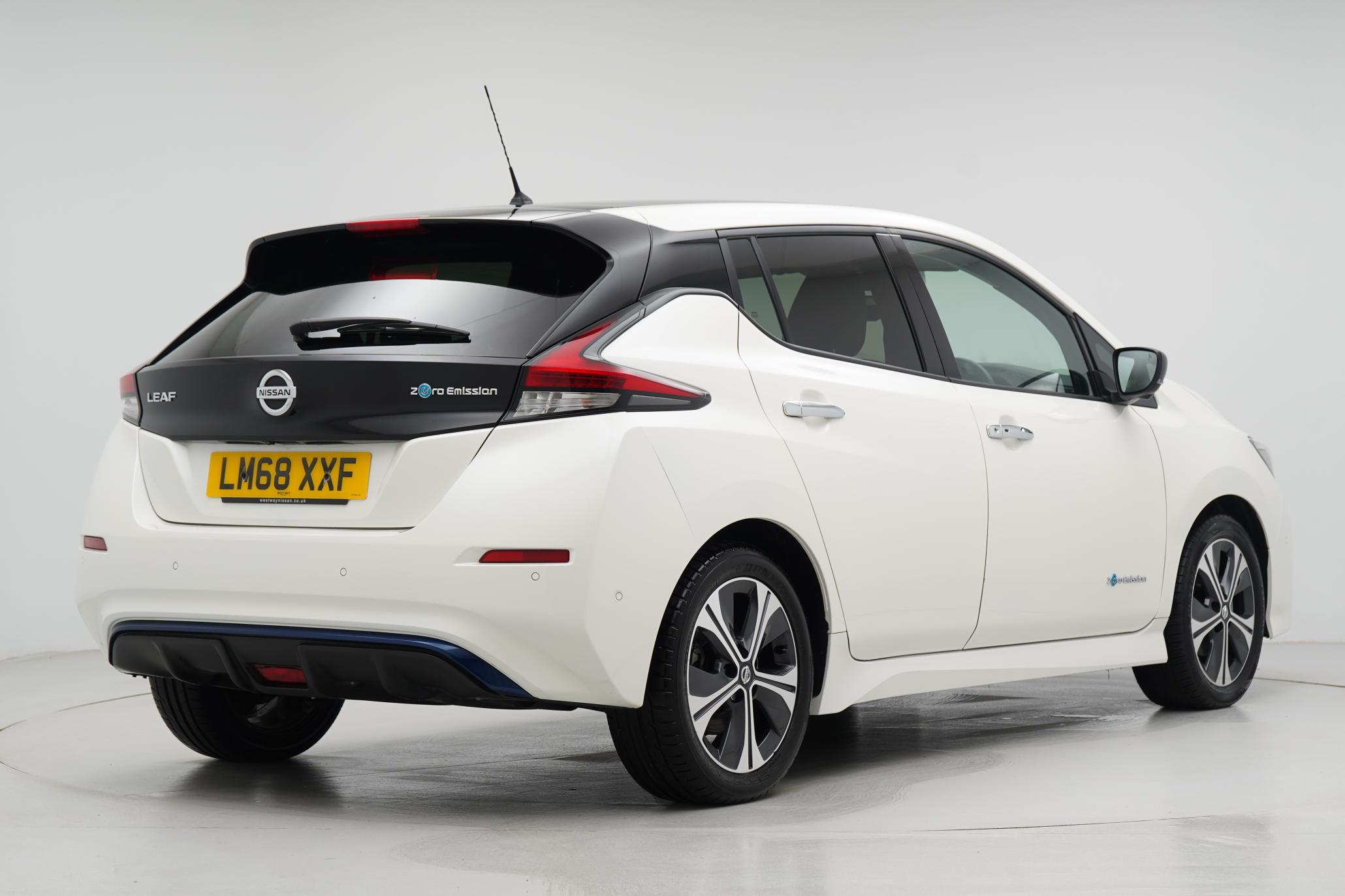 Nissan Leaf 40kWh Tekna Hatchback 5dr Electric Auto (150 ps)