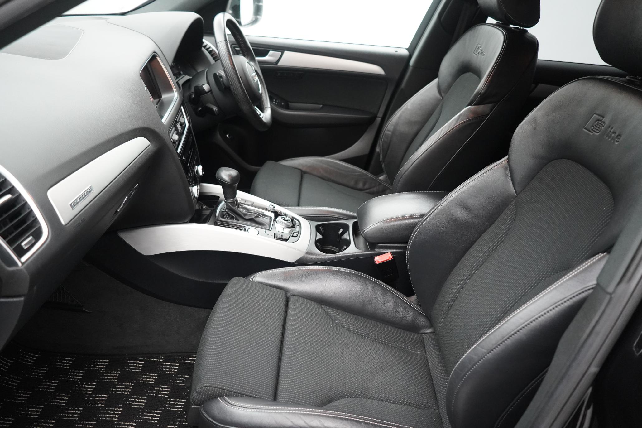 Audi Q5 2.0 TFSI S line SUV 5dr Petrol Tiptronic quattro Euro 5 (s/s) (225 ps)