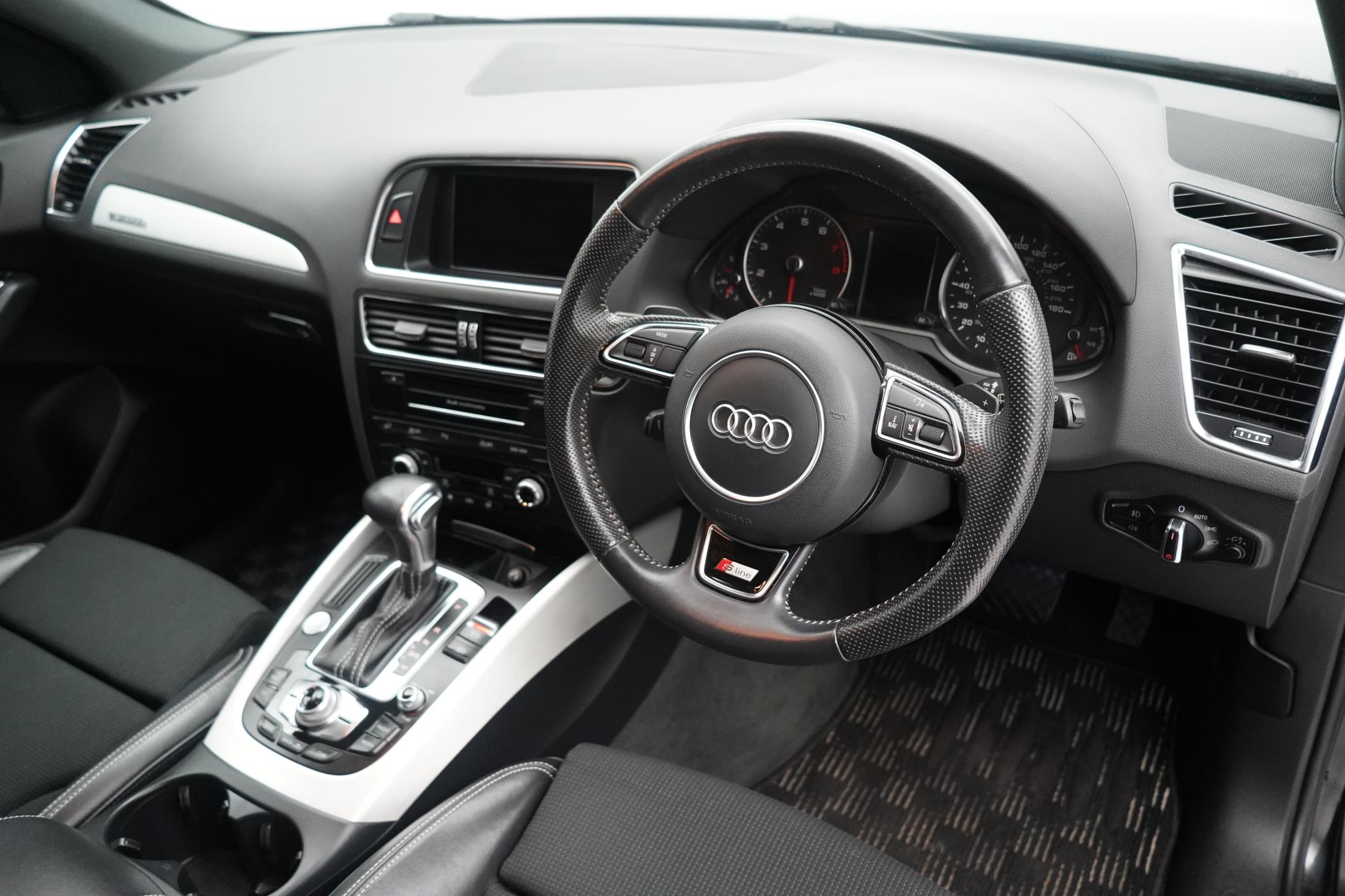 Audi Q5 2.0 TFSI S line SUV 5dr Petrol Tiptronic quattro Euro 5 (s/s) (225 ps)