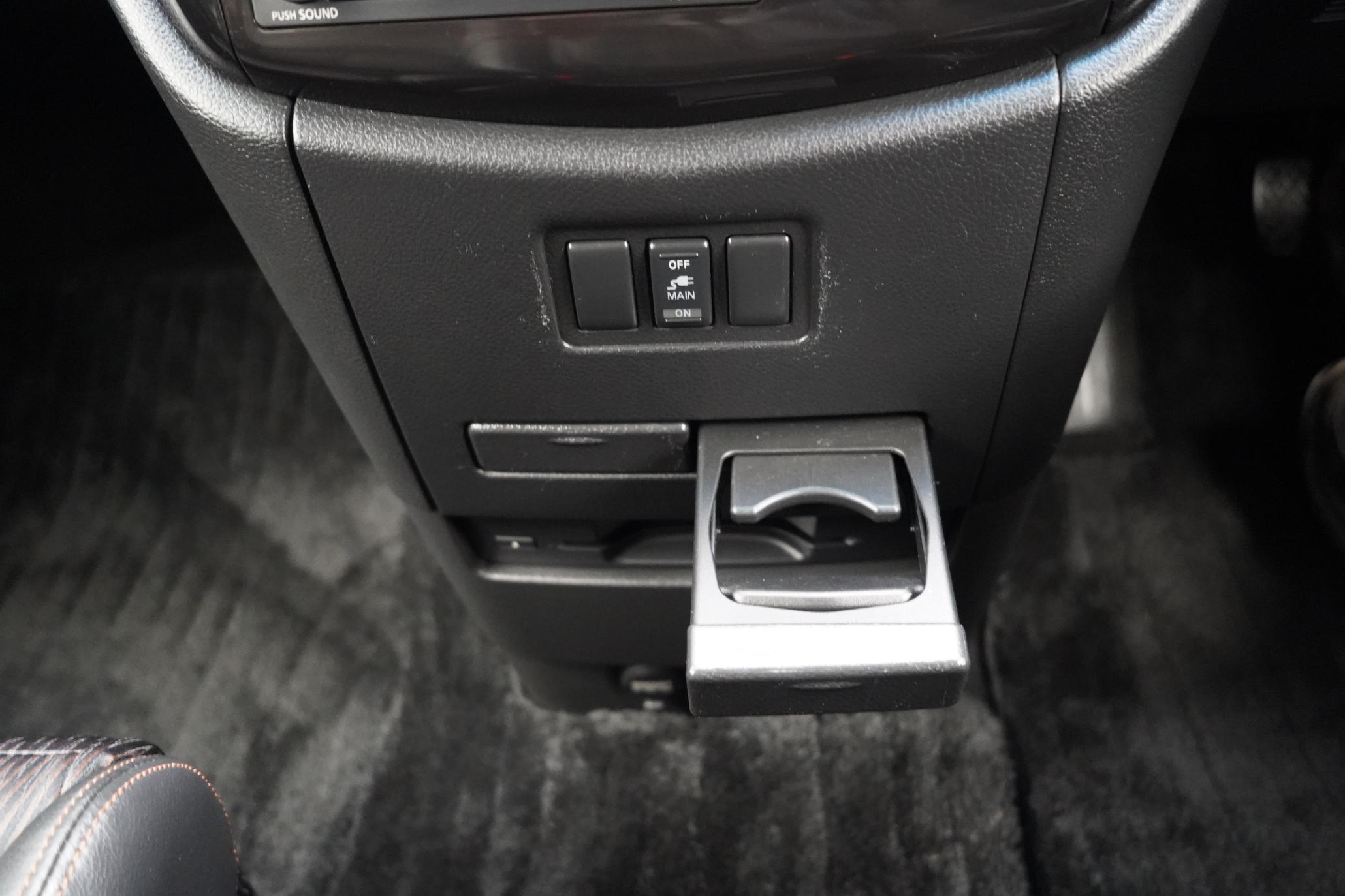 Nissan Elgrand HIGHWAY STAR