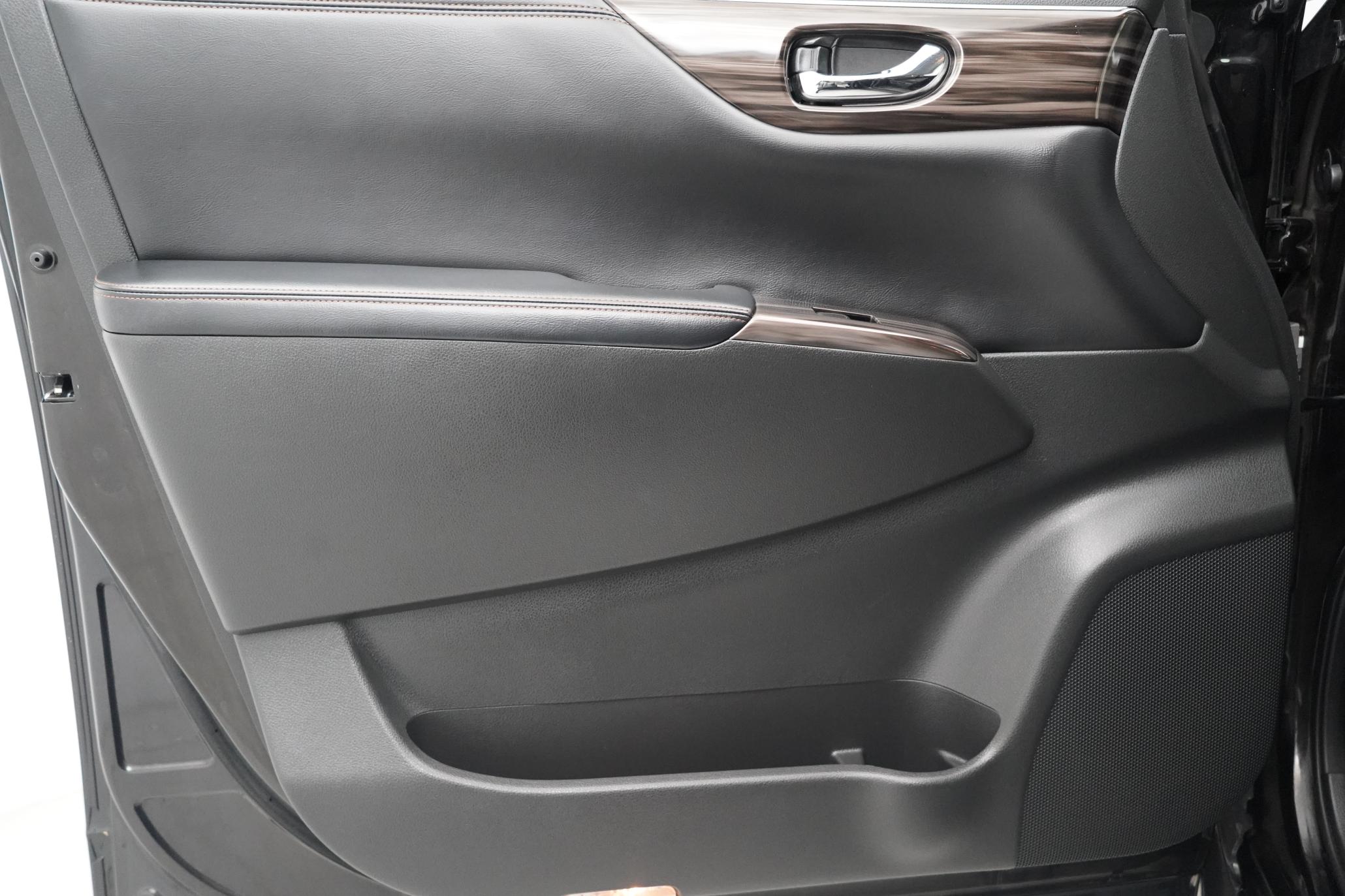 Nissan Elgrand HIGHWAY STAR