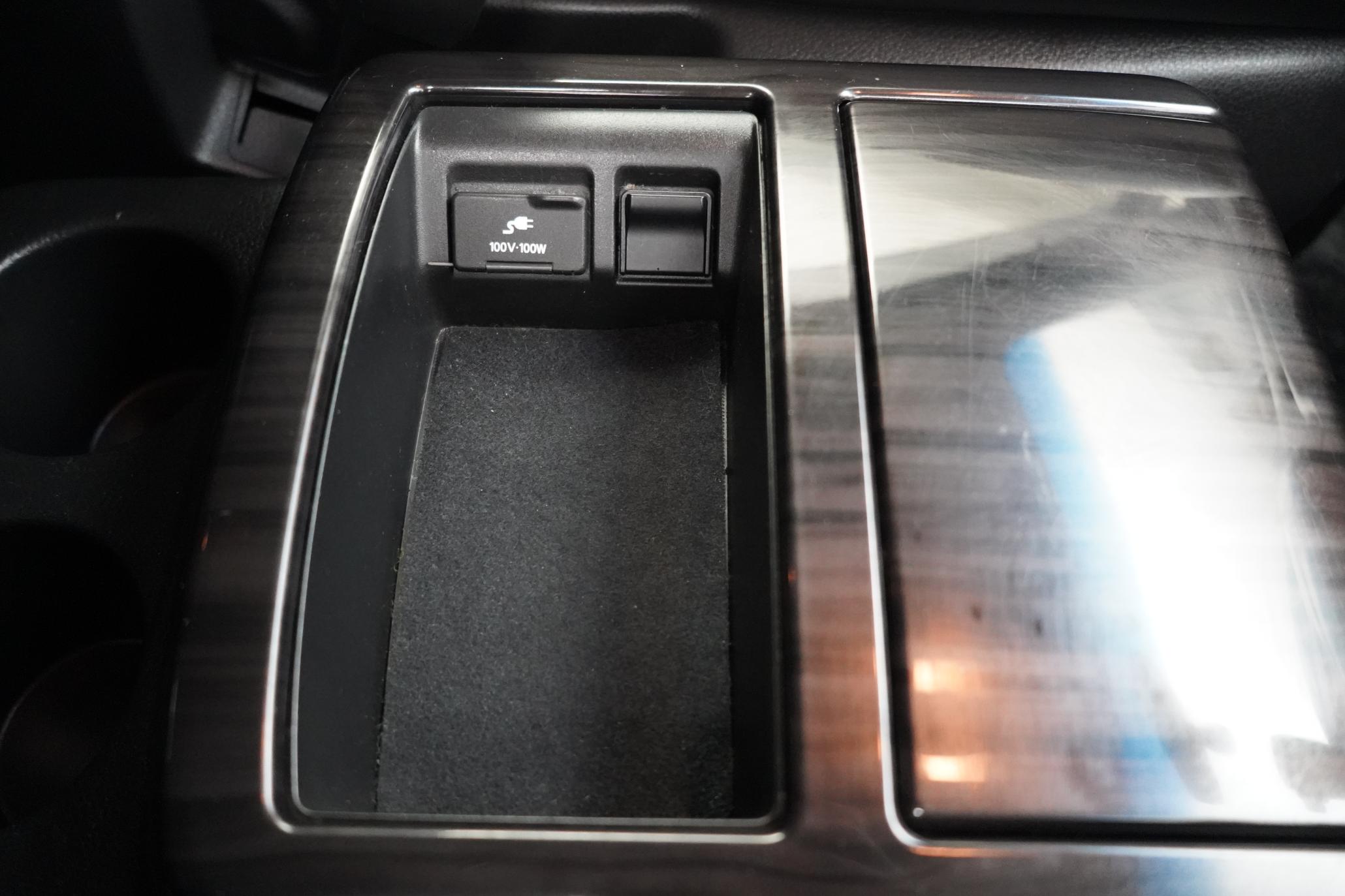 Nissan Elgrand HIGHWAY STAR